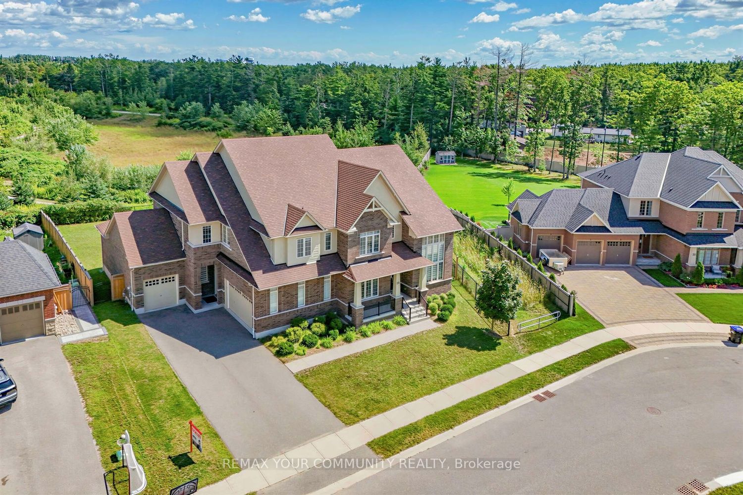19 Redmond Crescent, Springwater, ON L9X 1Z8