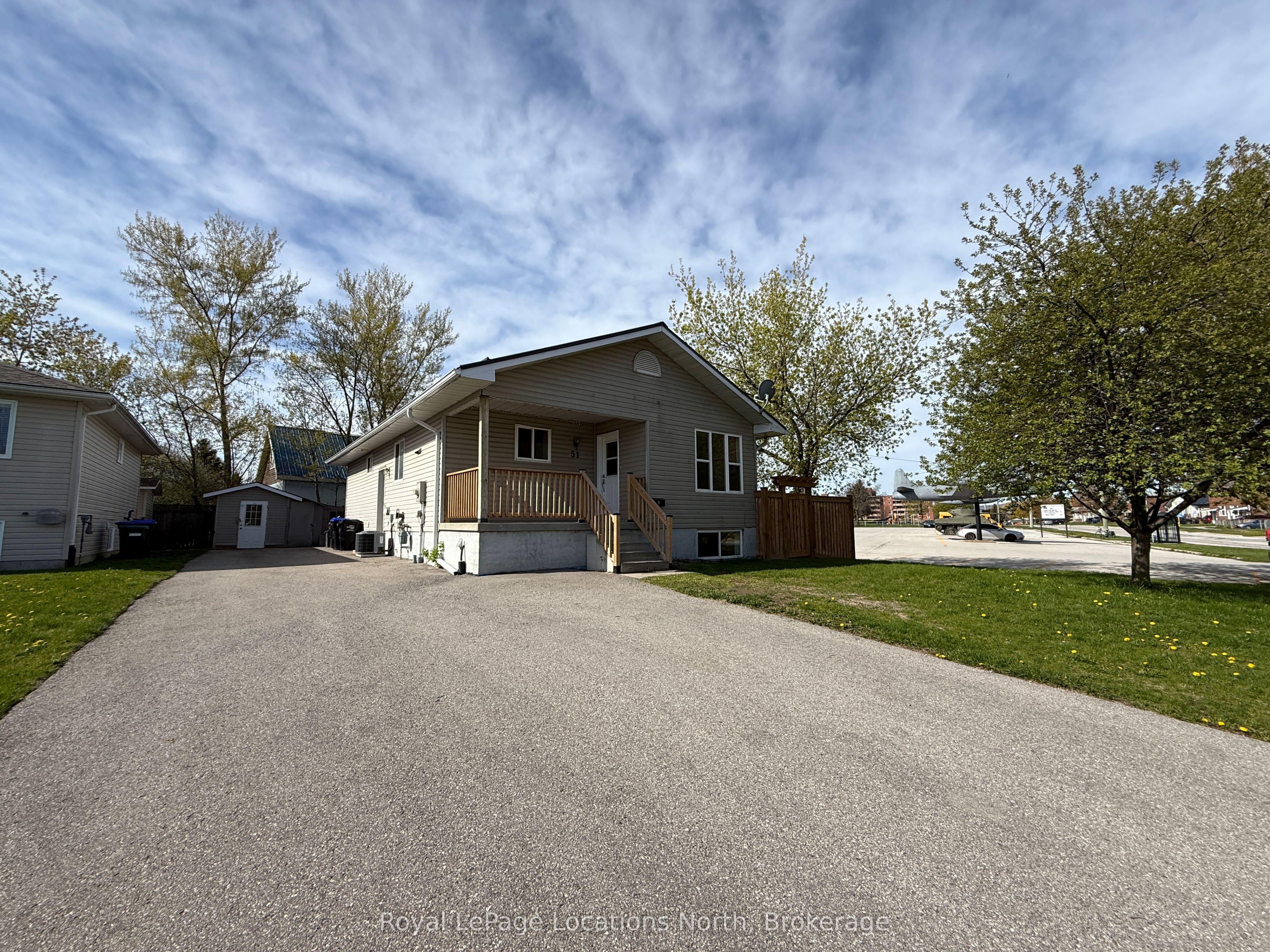 51 Raglan Street LOWER, Collingwood, ON L9Y 4Y6