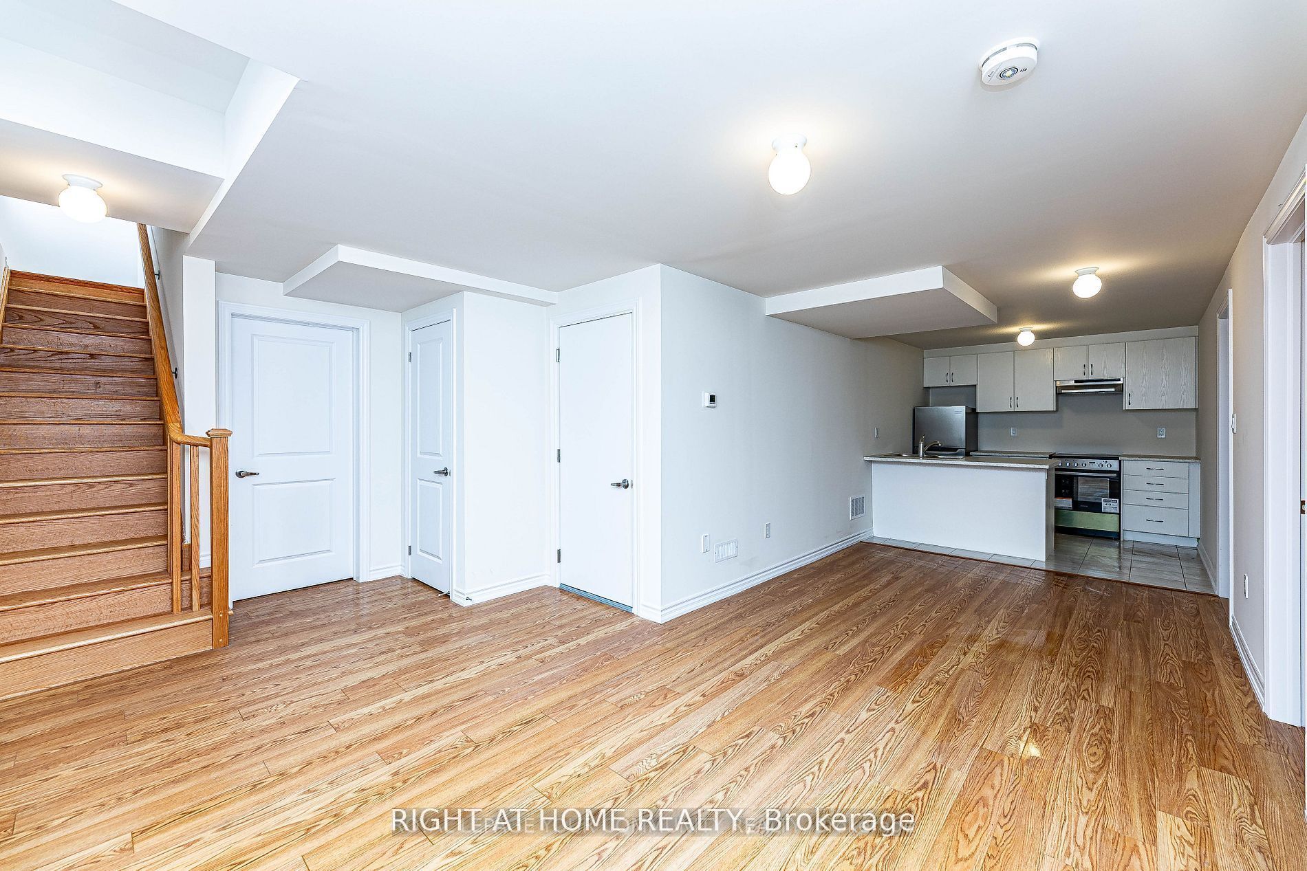 27 Lincoln Drive Basement, Barrie, ON L9J 0L8 photo 3
