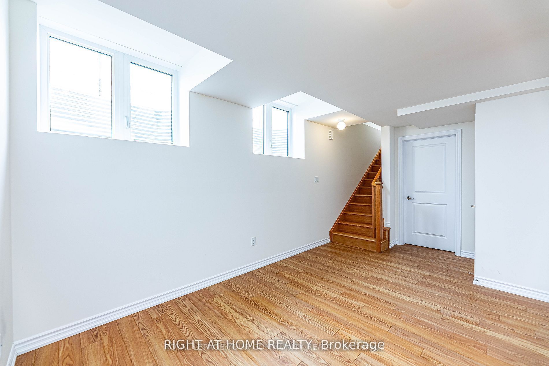 27 Lincoln Drive Basement, Barrie, ON L9J 0L8 photo 5
