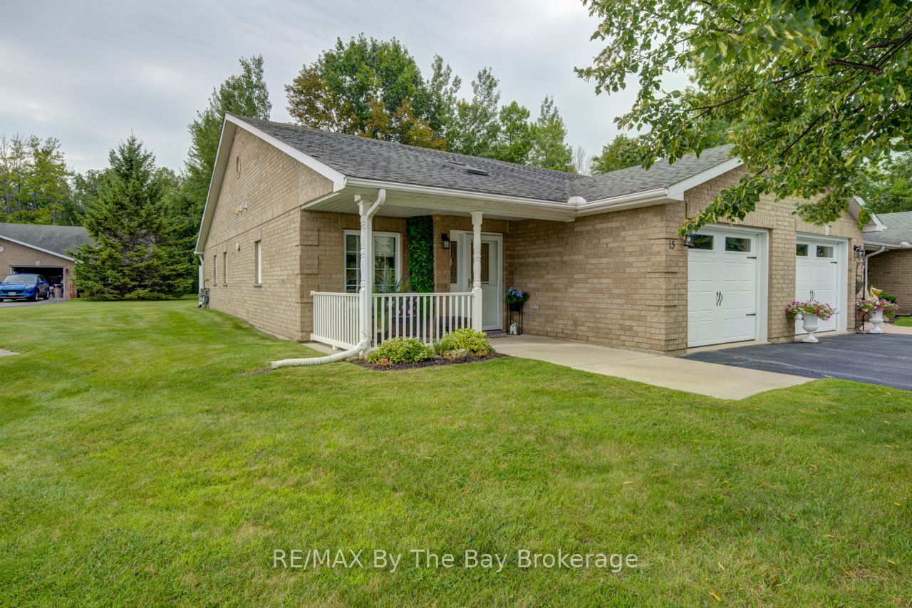 15 Meadow Lane, Wasaga Beach, ON L9Z 2P2