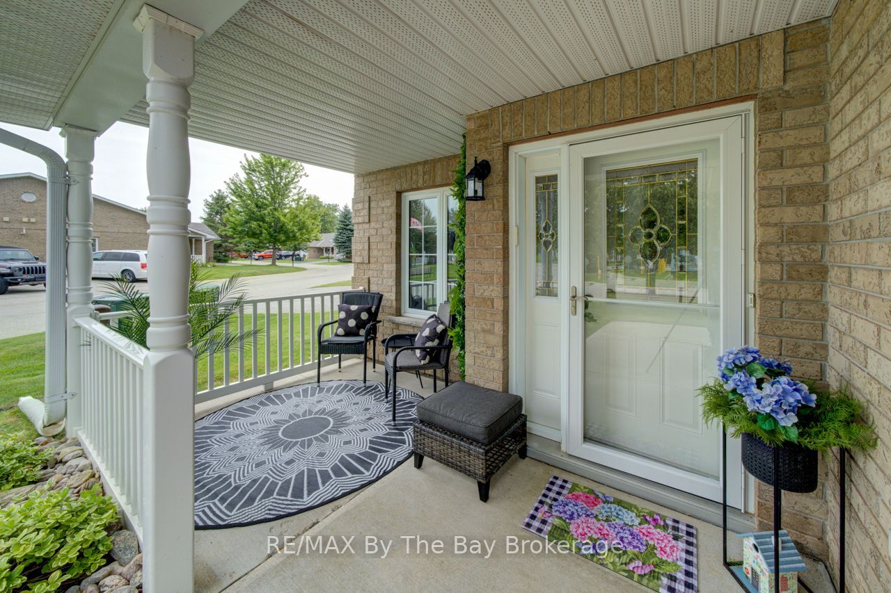 15 Meadow Lane, Wasaga Beach, ON L9Z 2P2 photo 2
