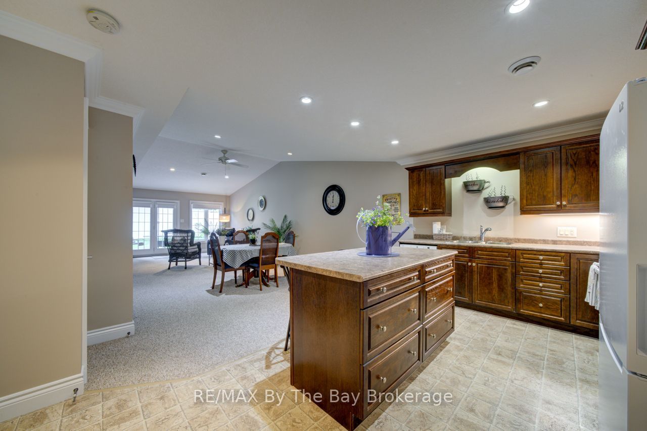 15 Meadow Lane, Wasaga Beach, ON L9Z 2P2 photo 3