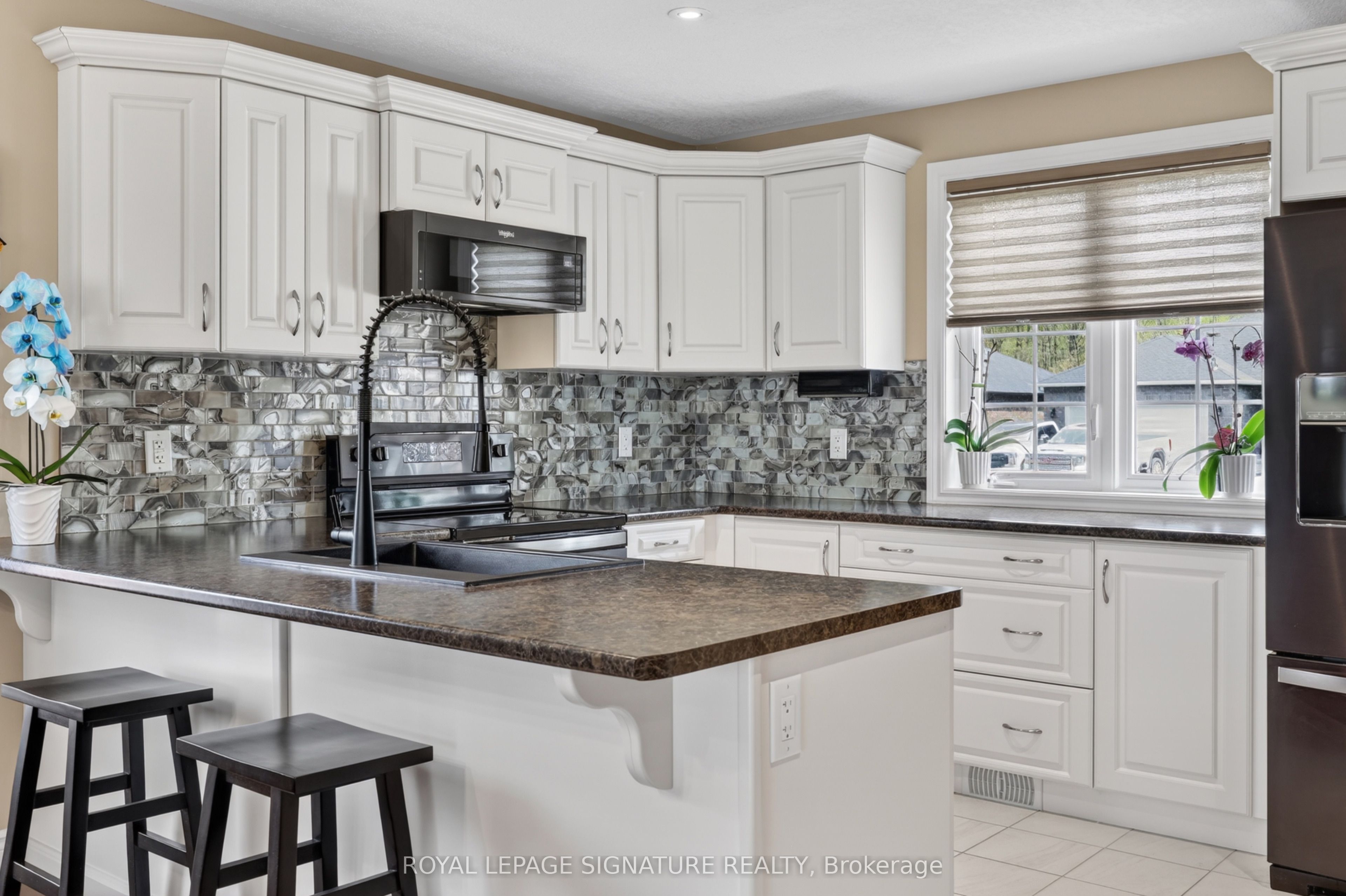 22 Hunter Avenue, Tay, ON L0K 2A0