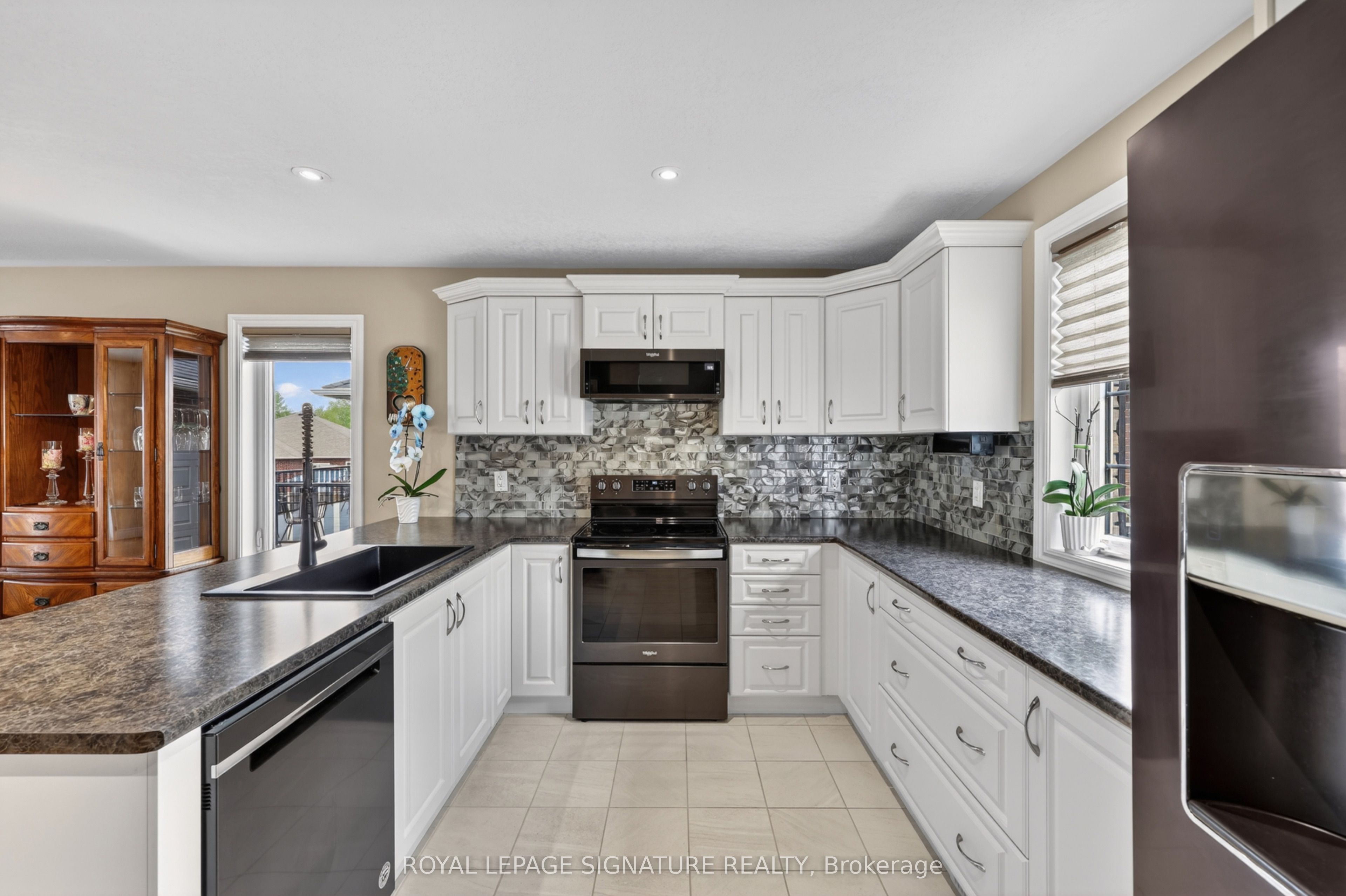 22 Hunter Avenue, Tay, ON L0K 2A0 photo 2