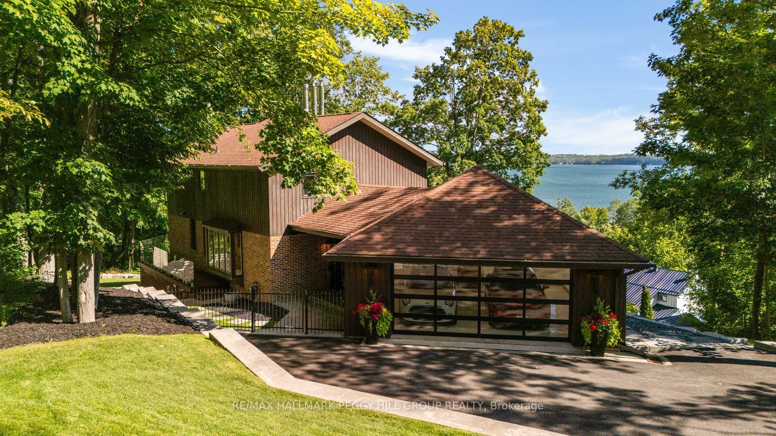 11 Crestwood Drive, Barrie, ON L4M 7C8