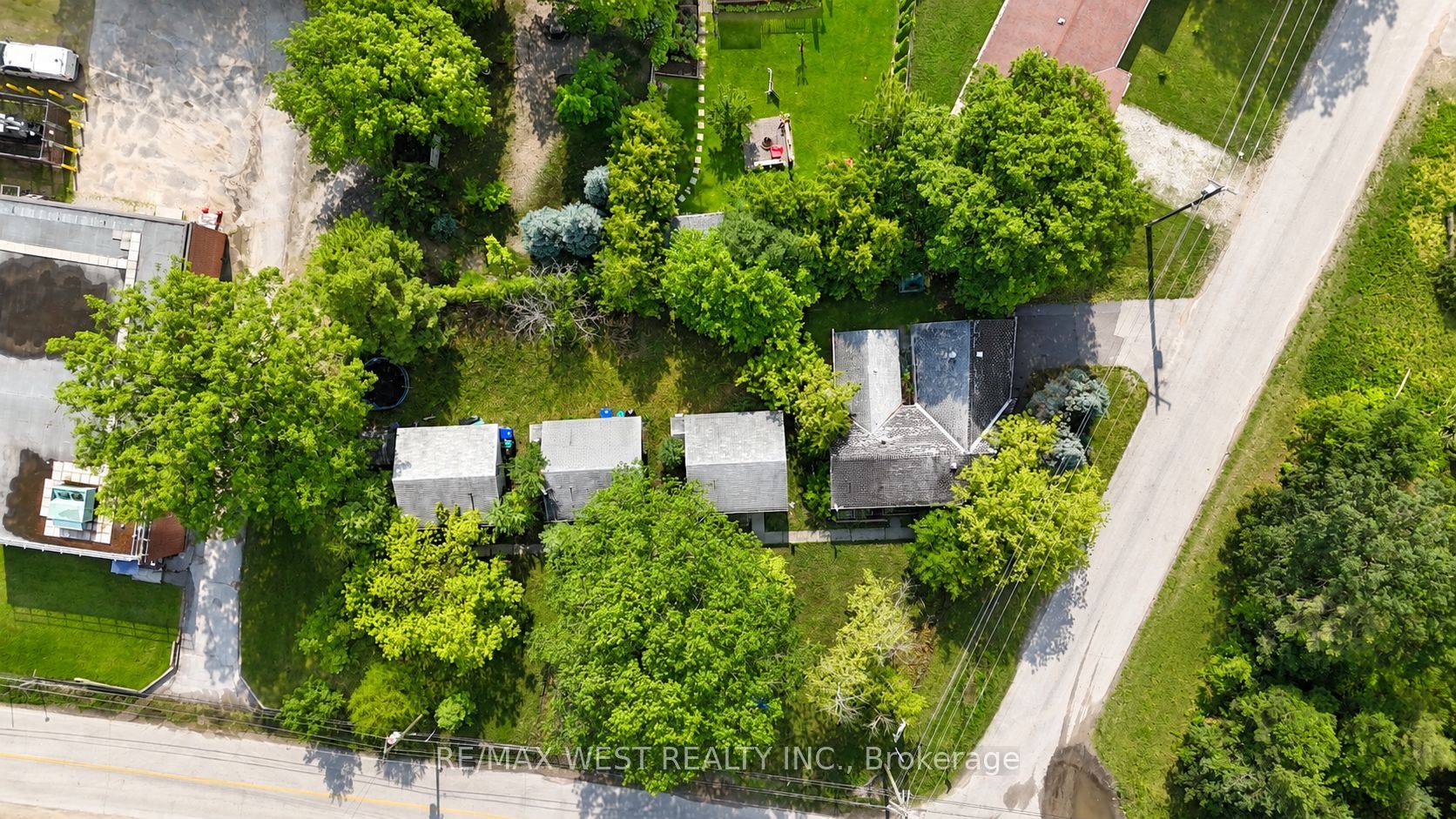 195 Dunkerron Avenue, Wasaga Beach, ON L9Z 2G8 photo 2