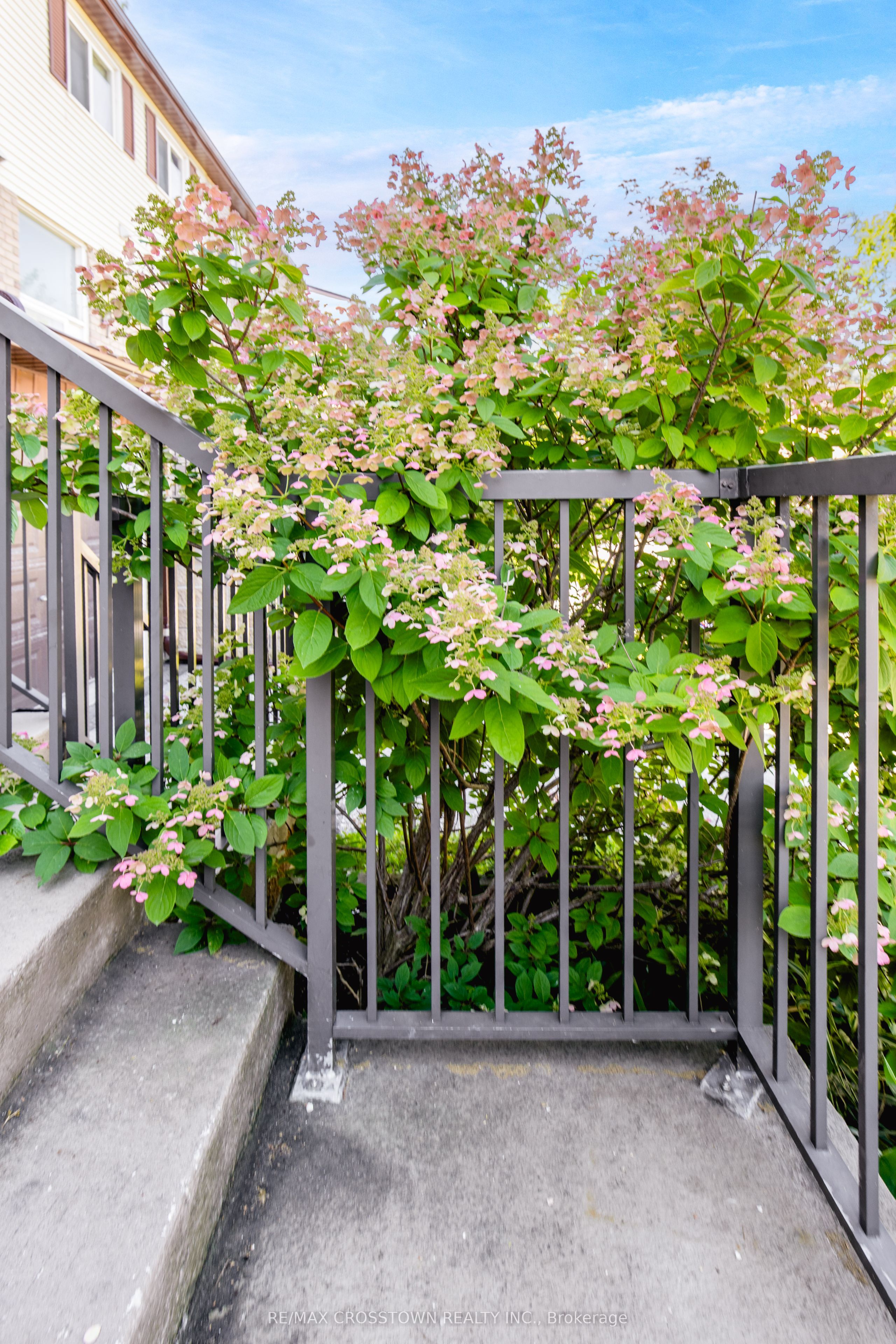 52 Adelaide Street 32, Barrie, ON L4N 3T5 photo 4