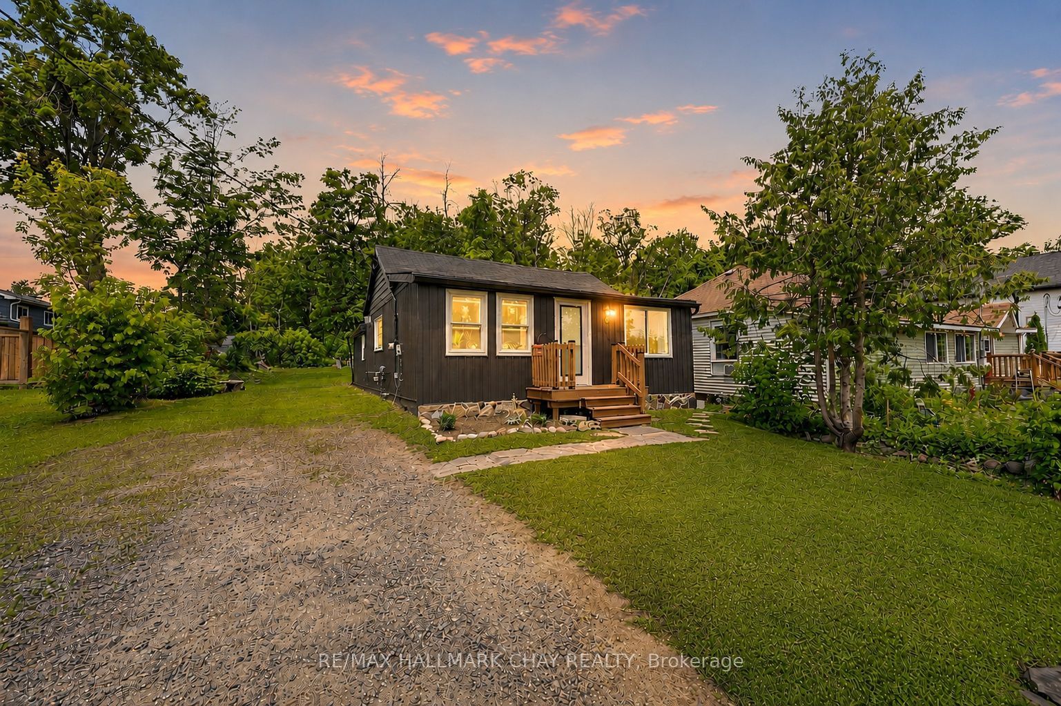 8 Myrtle Avenue, Oro-Medonte, ON L0L 1T0
