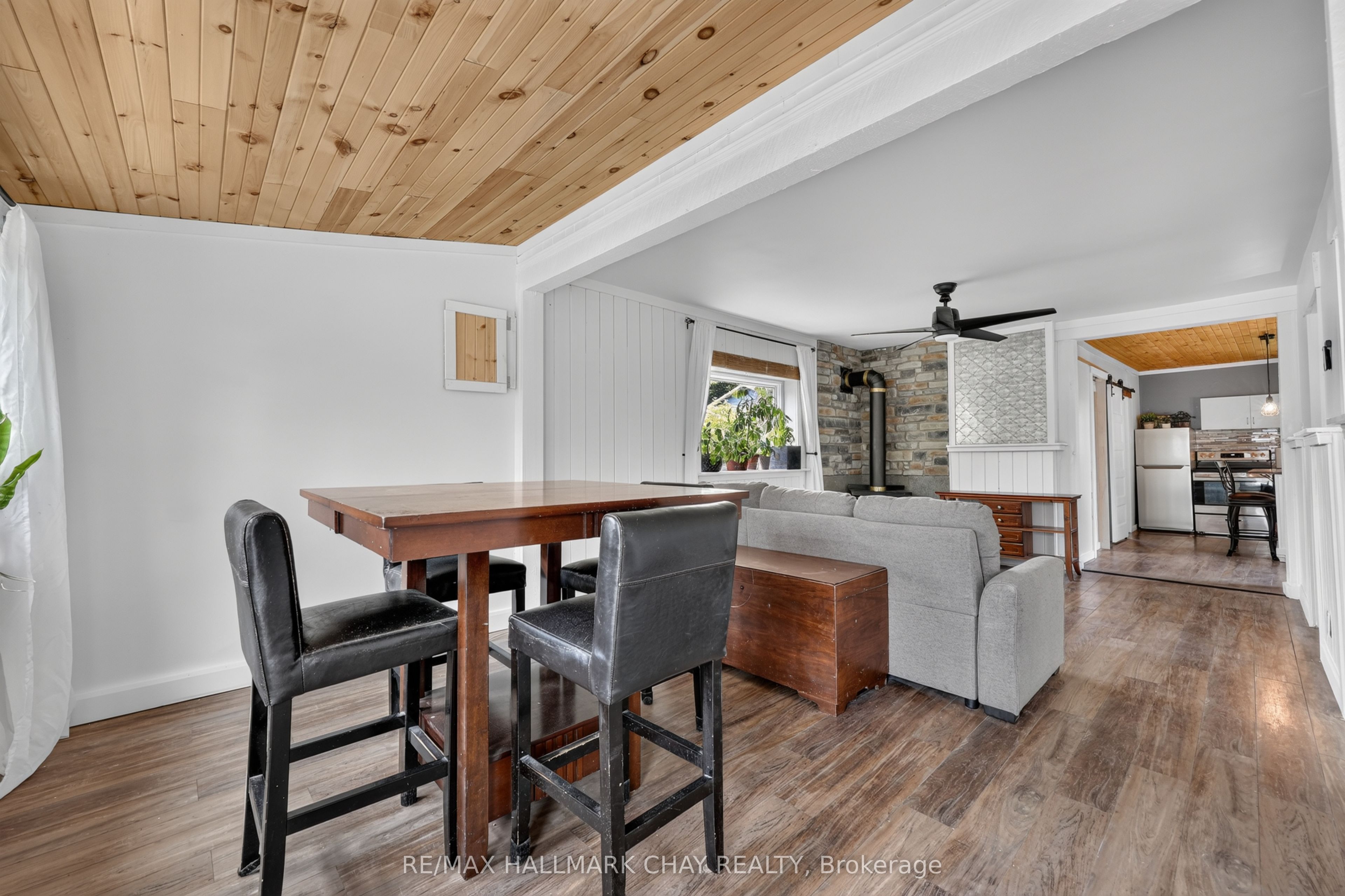 8 Myrtle Avenue, Oro-Medonte, ON L0L 1T0 photo 4