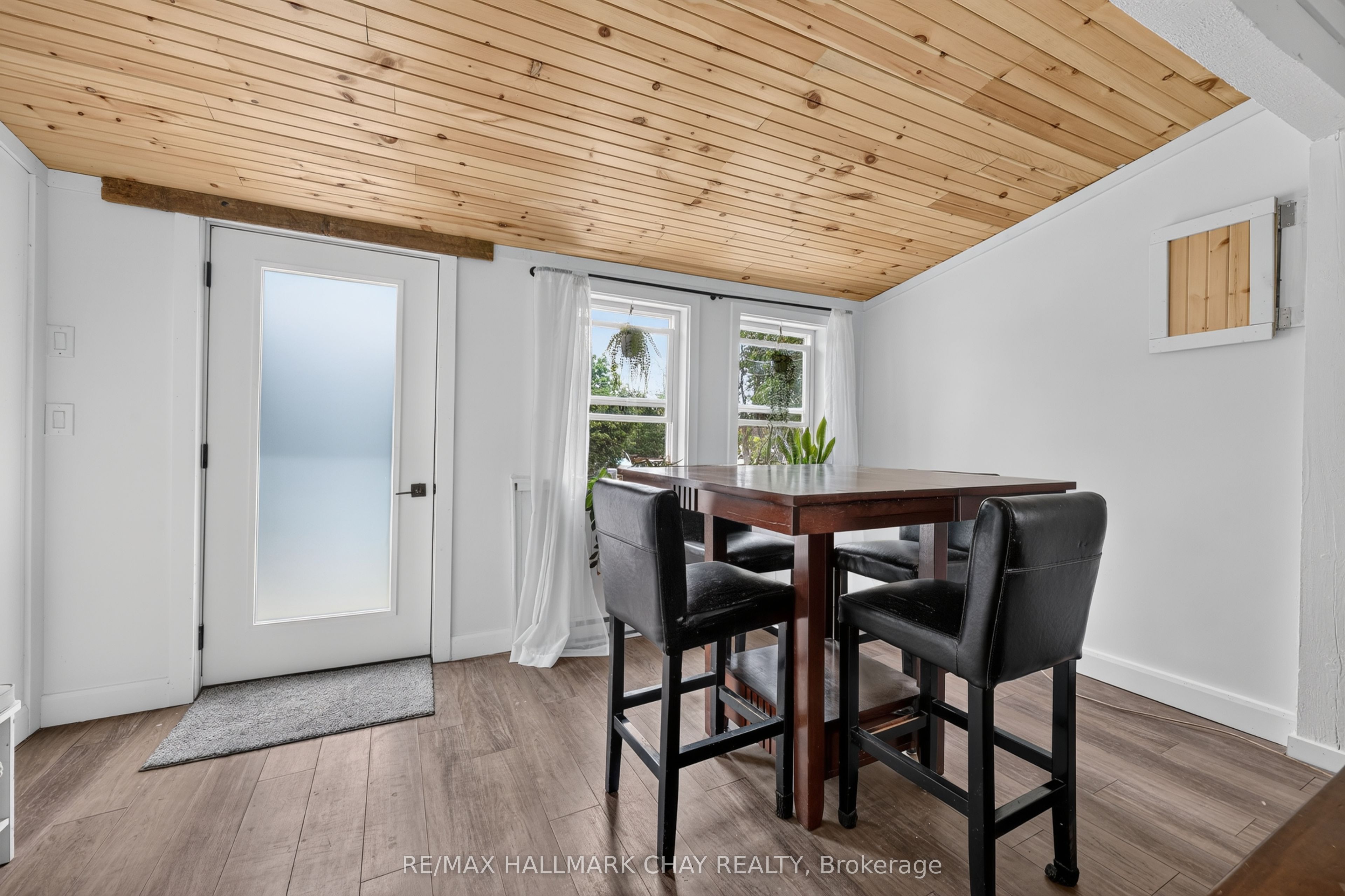 8 Myrtle Avenue, Oro-Medonte, ON L0L 1T0 photo 5