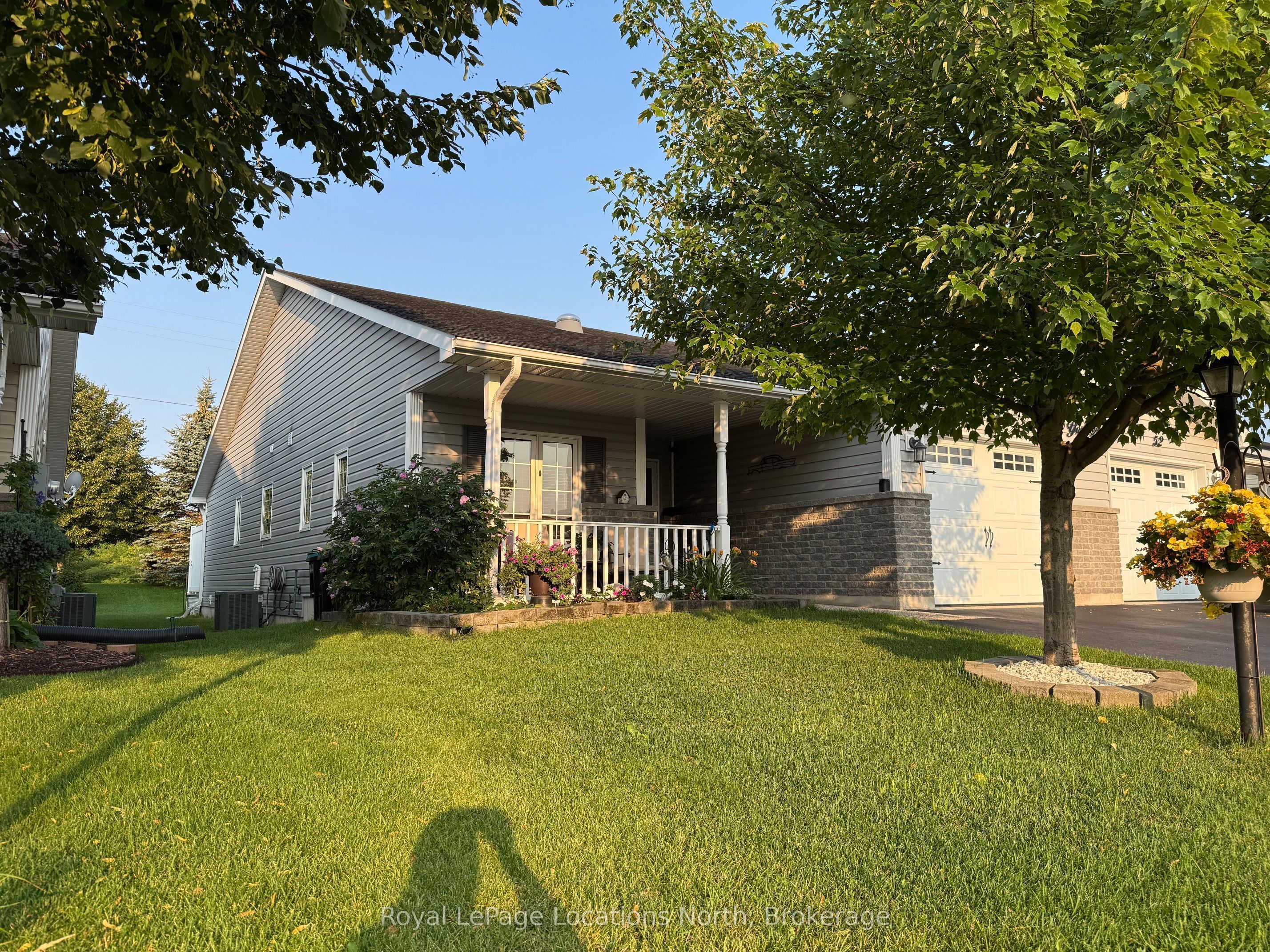 54 New York Avenue, Wasaga Beach, ON L9Z 3A8 photo 2