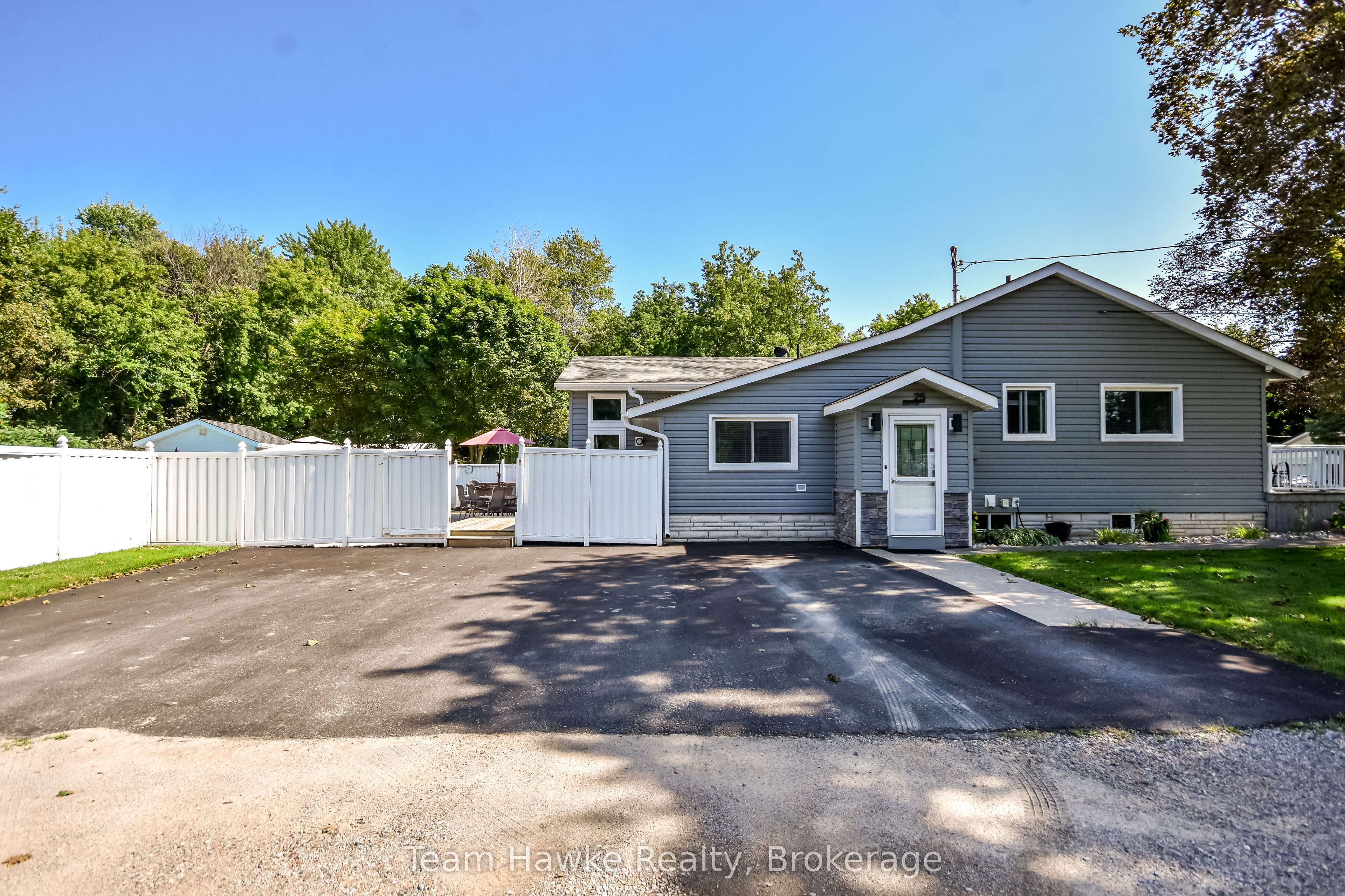 25 Lucy Street, Penetanguishene, ON L9M 1K7