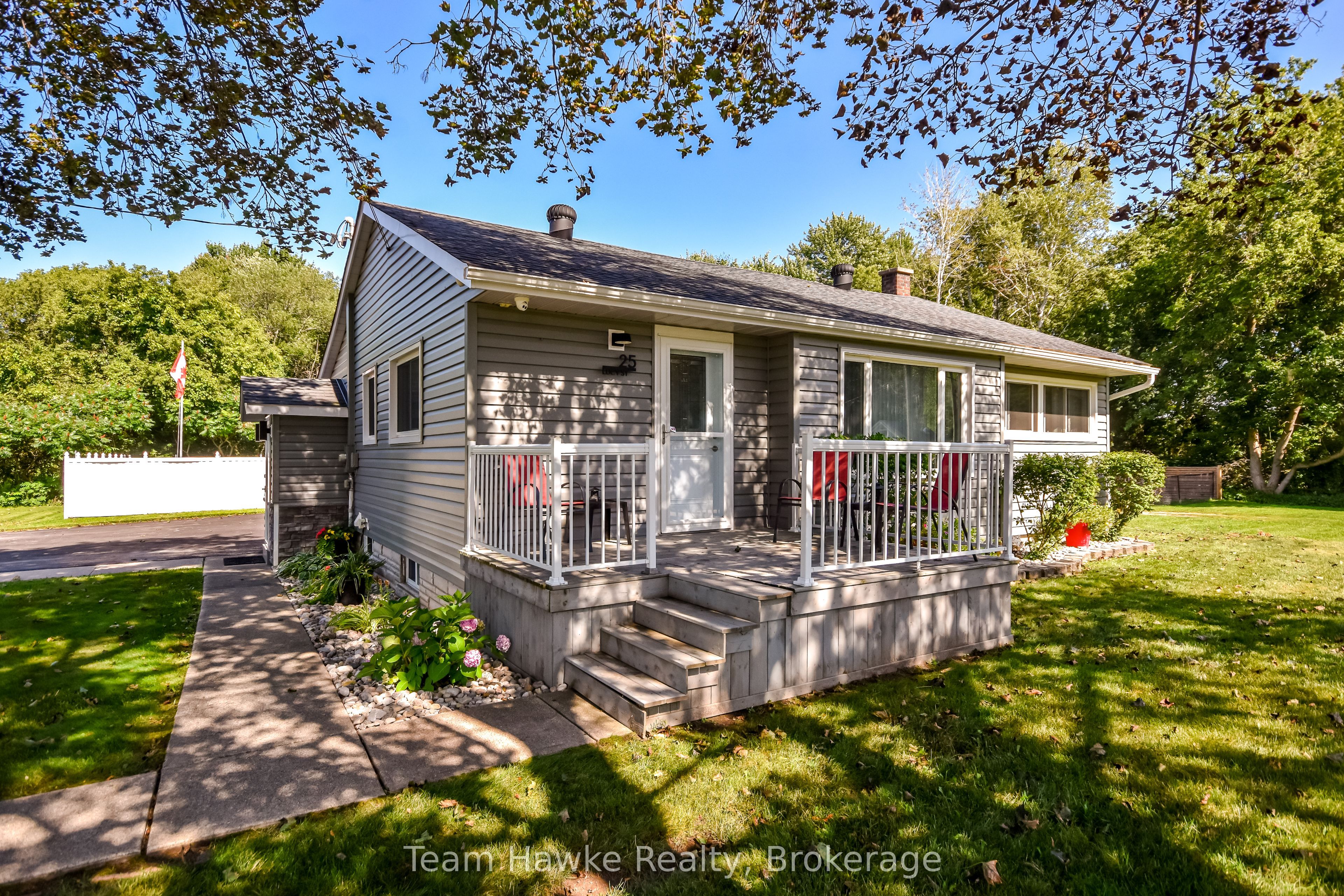 25 Lucy Street, Penetanguishene, ON L9M 1K7 photo 3