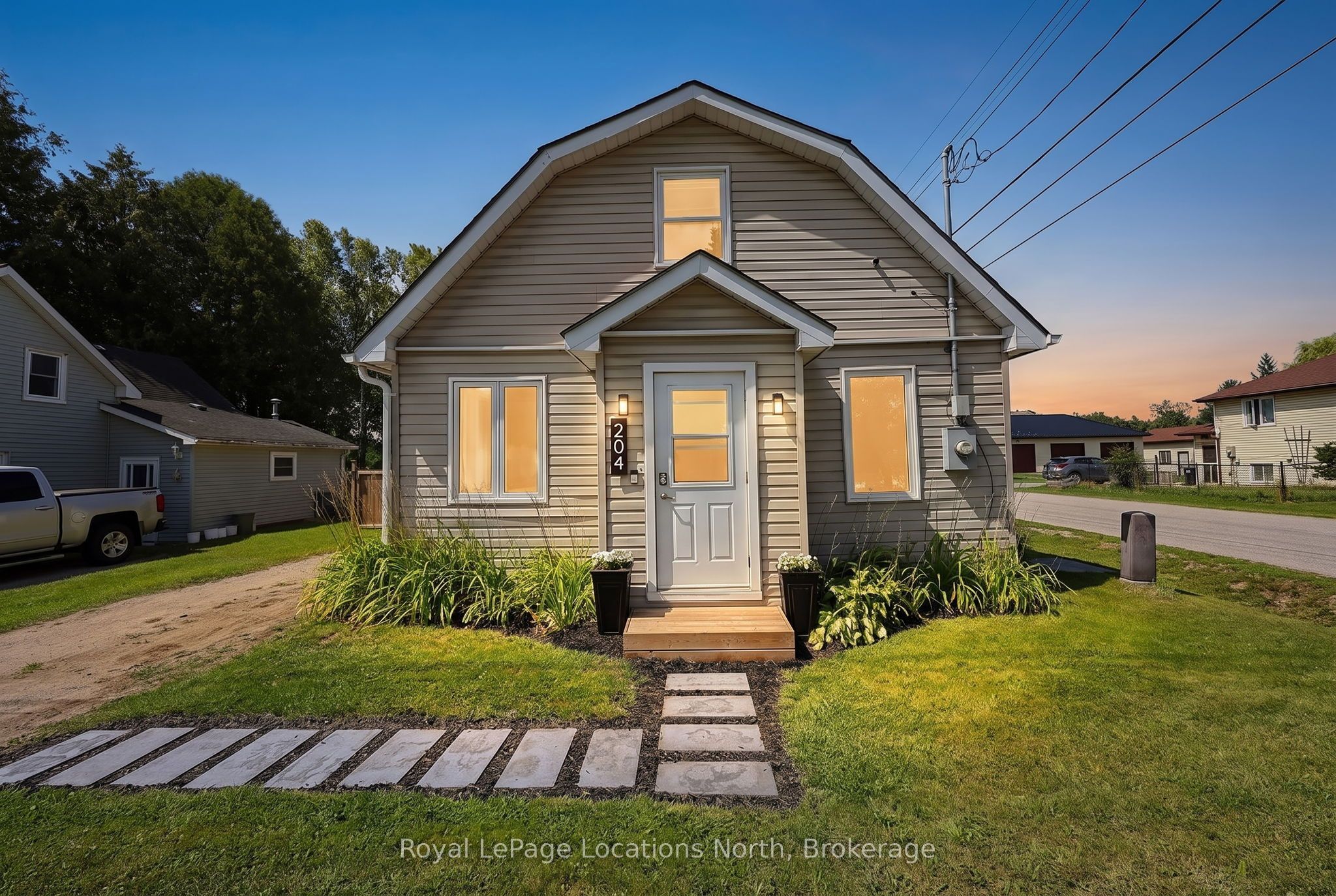 204 Sutherland Street N, Clearview, ON L0M 1S0