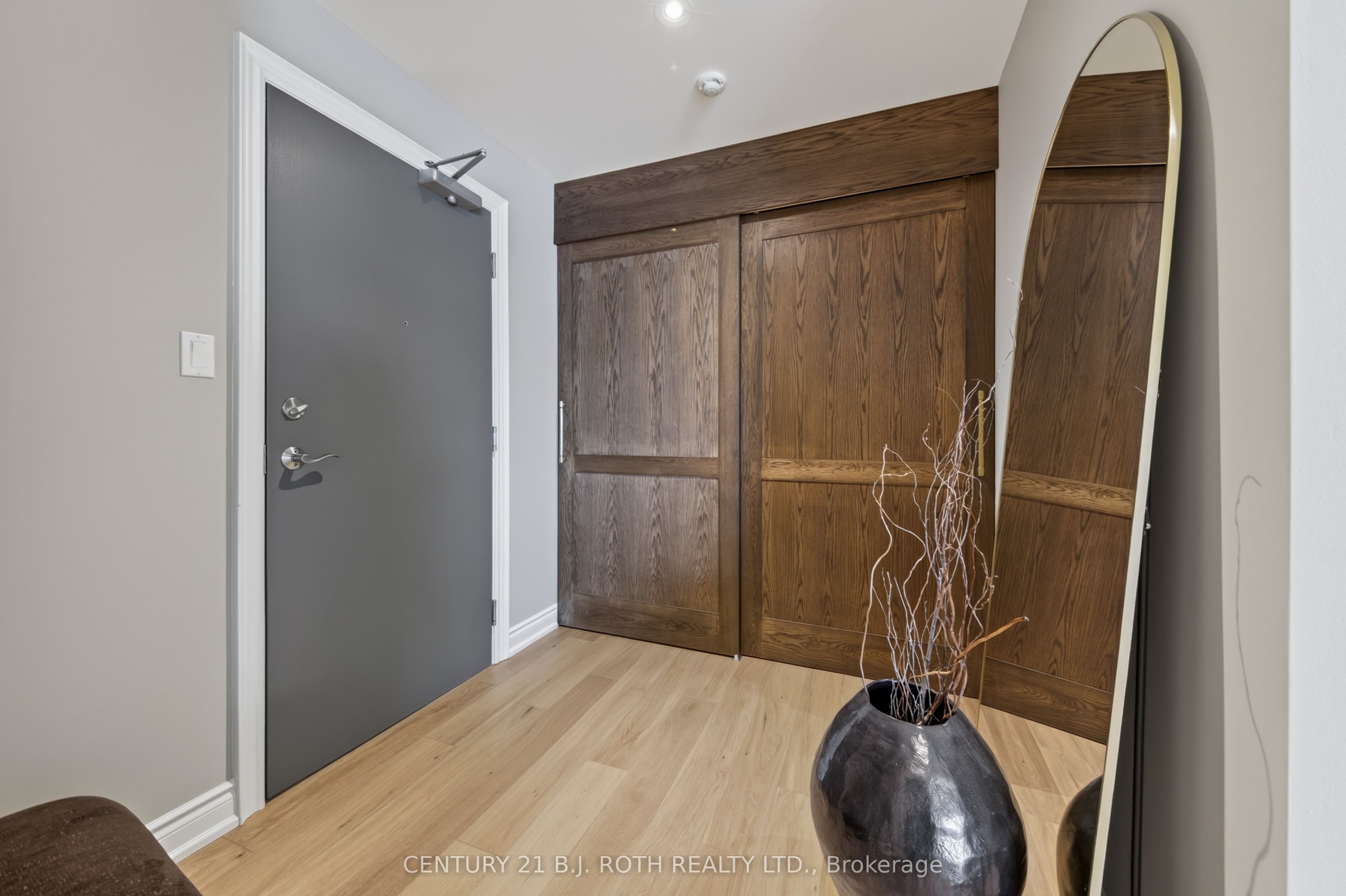 33 Ellen Street 904, Barrie, ON L4N 6E9 photo 5