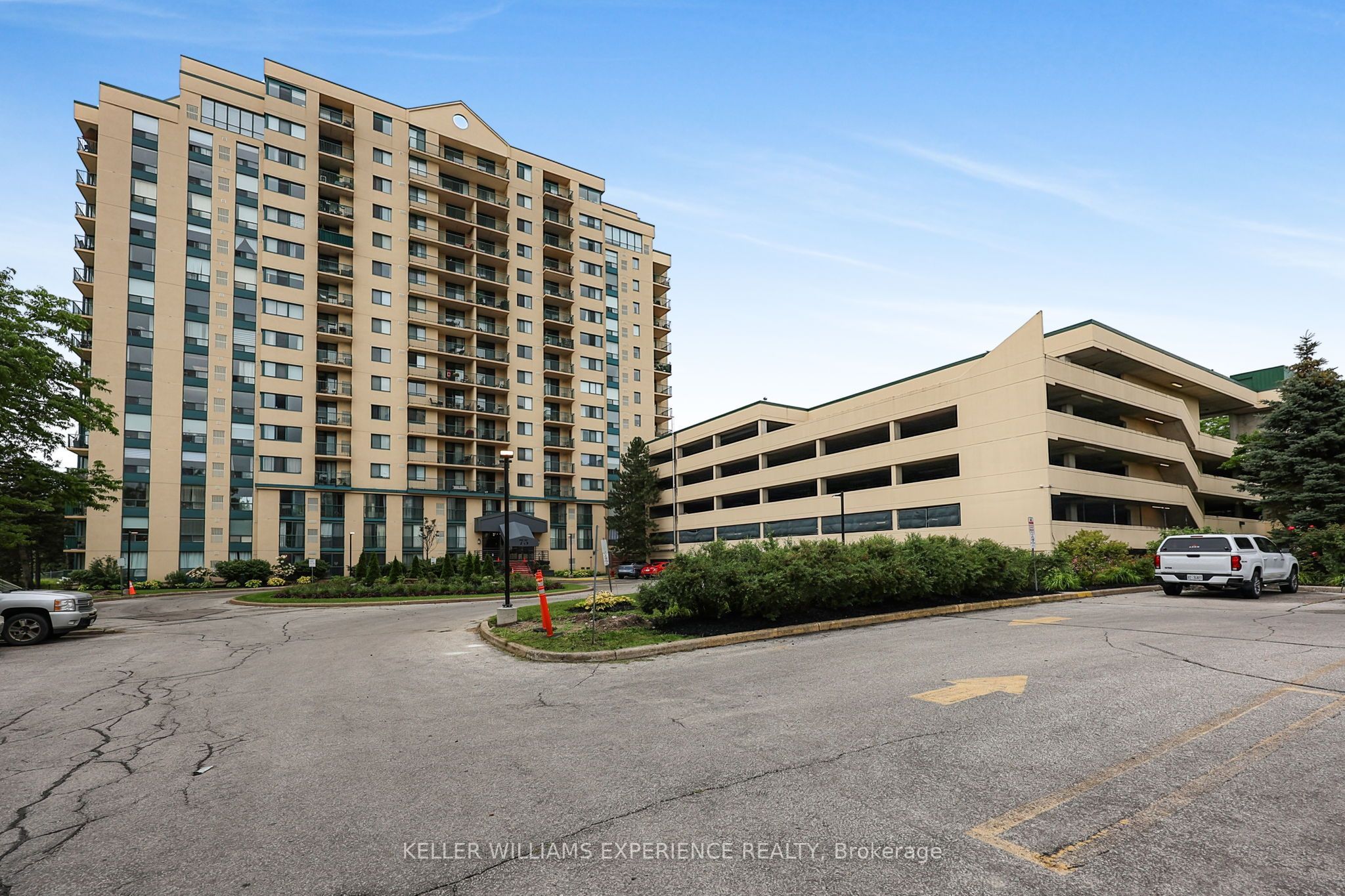 75 ELLEN Street #904, Barrie, ON L4N 7R6 photo 2