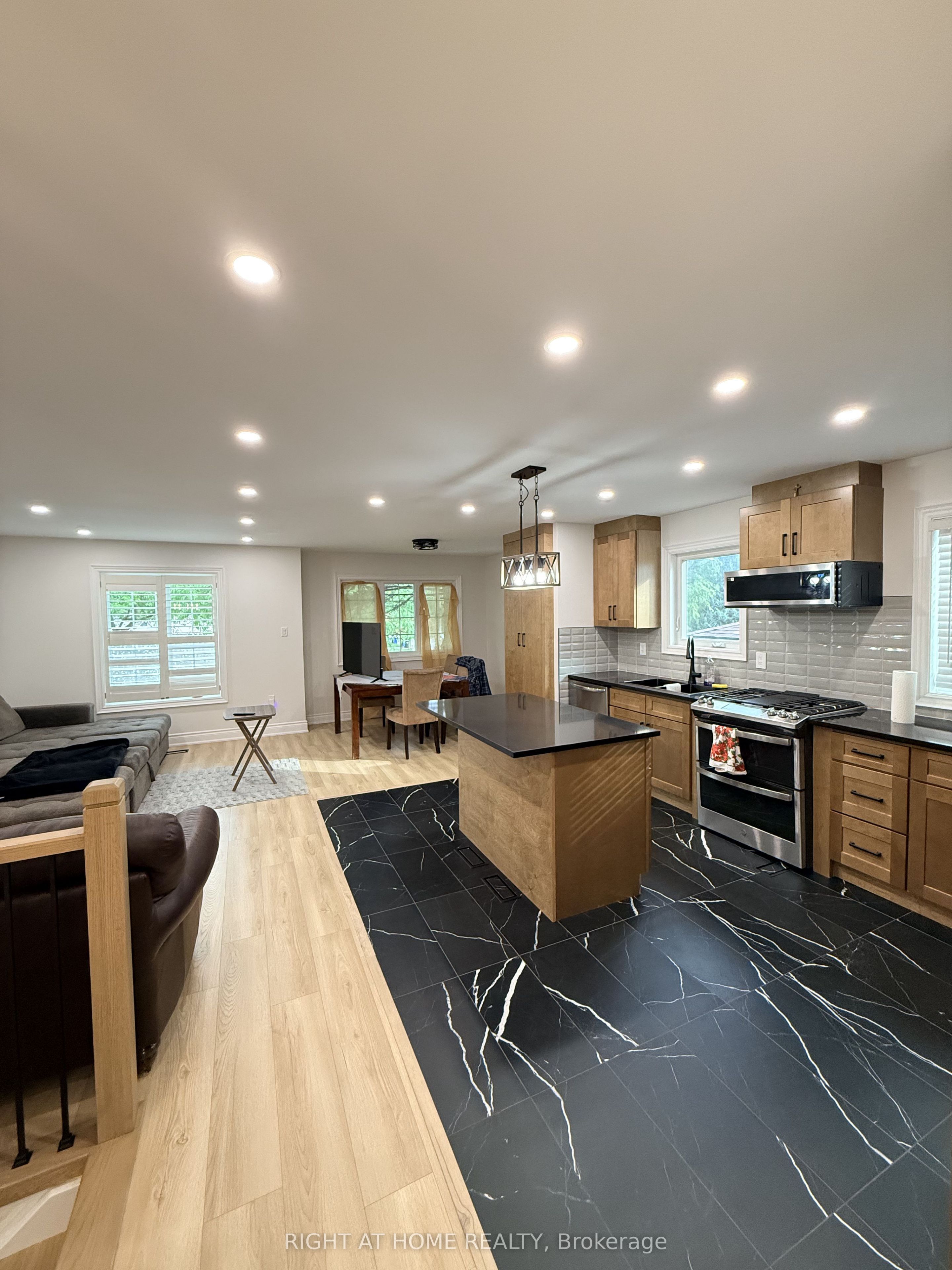 73 Barre Drive Main, Barrie, ON L4N 7P1