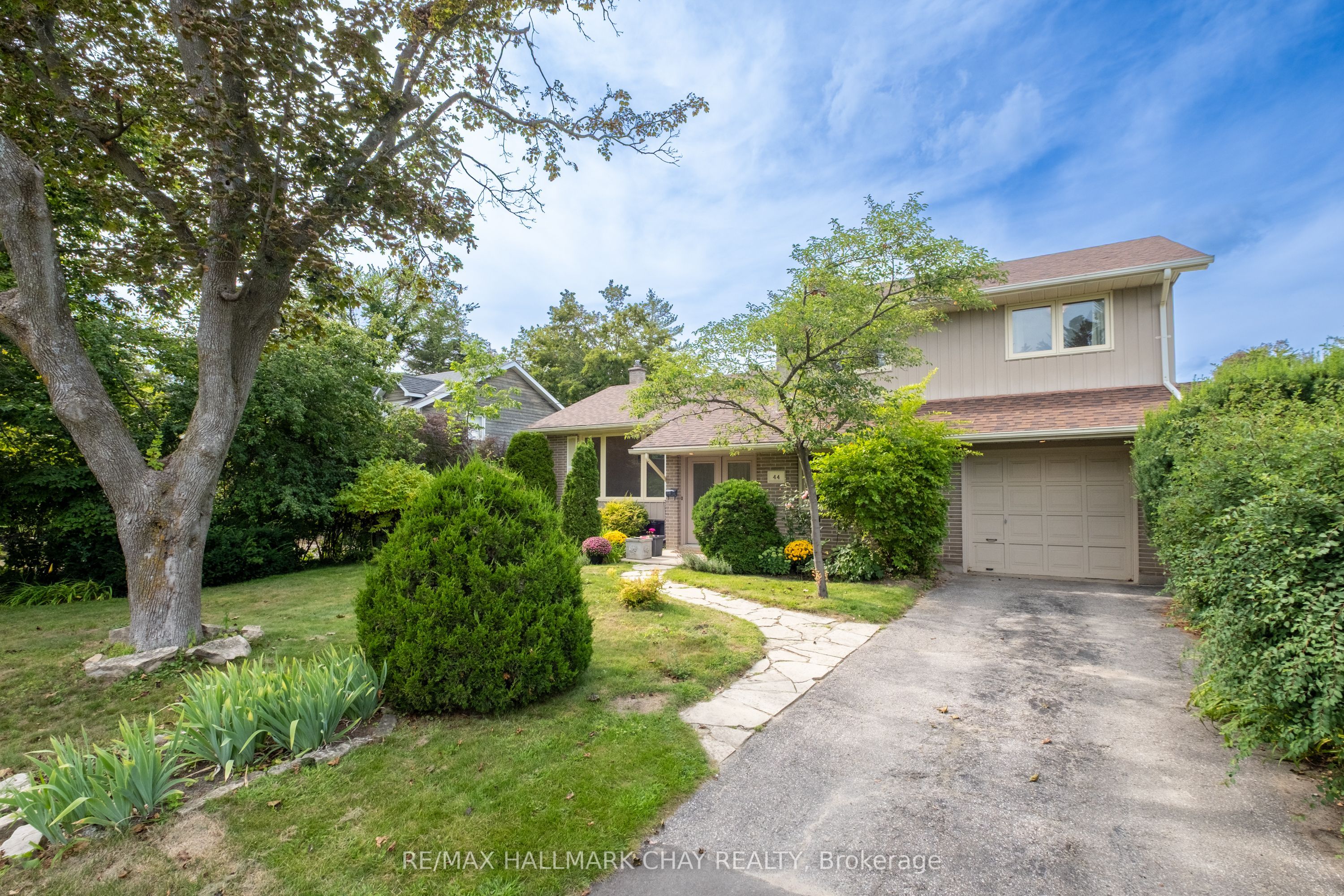 44 Amelia Street, Barrie, ON L4M 1M6 photo 4