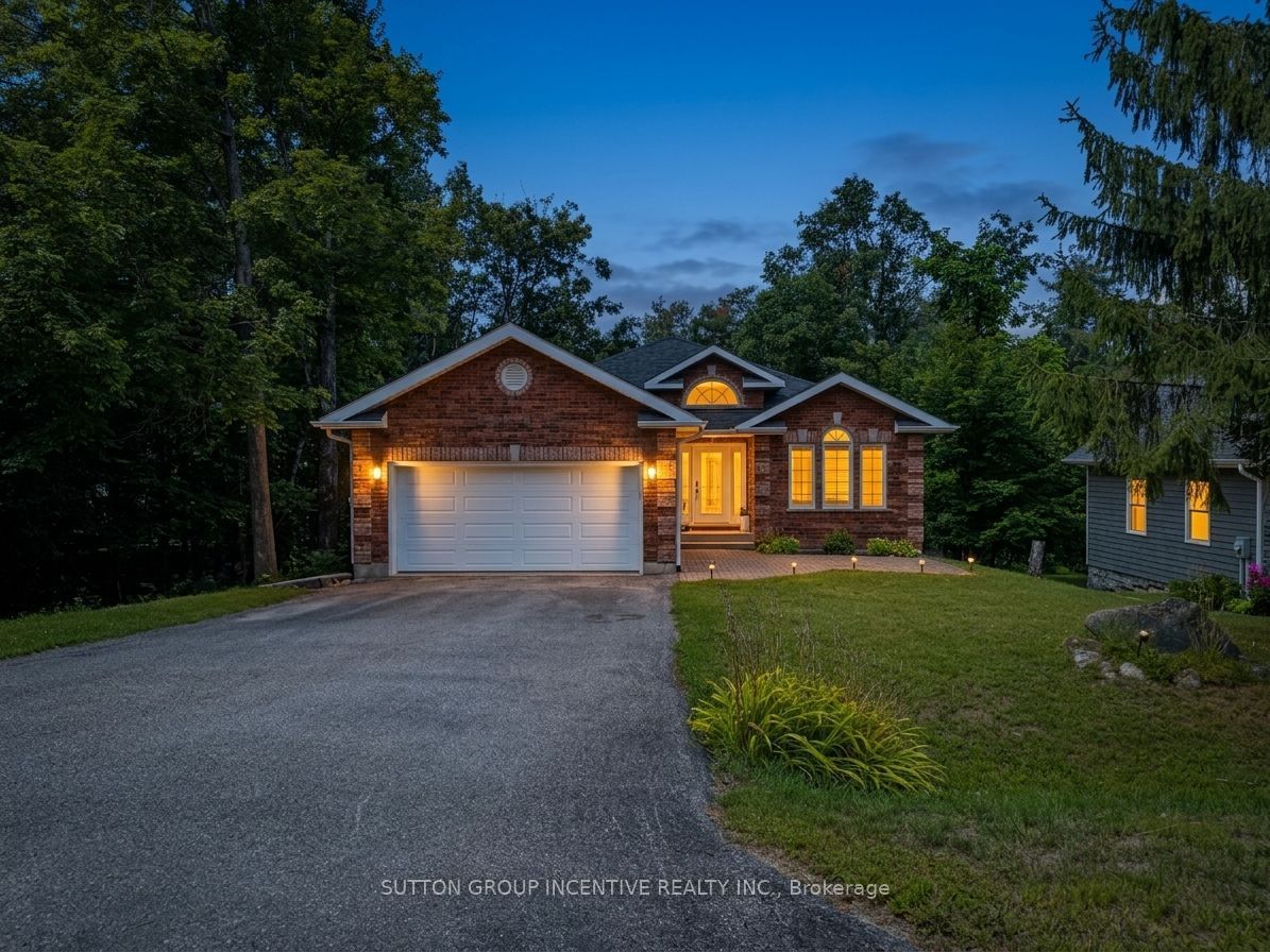 8 Alpine Way, Oro-Medonte, ON L0L 2L0 photo 2