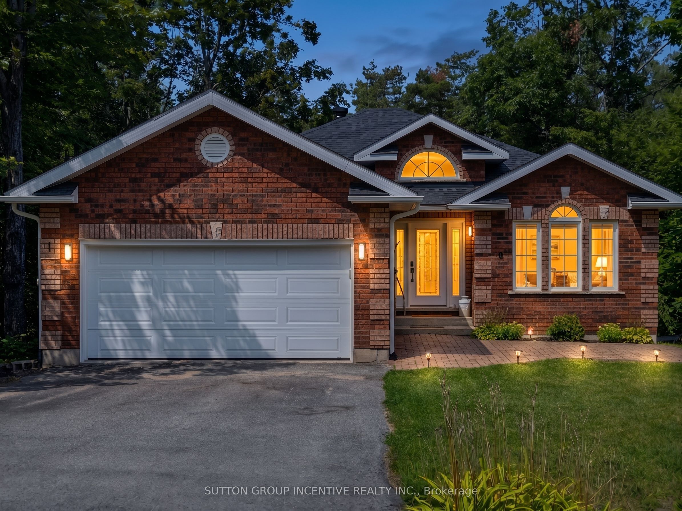 8 Alpine Way, Oro-Medonte, ON L0L 2L0 photo 3