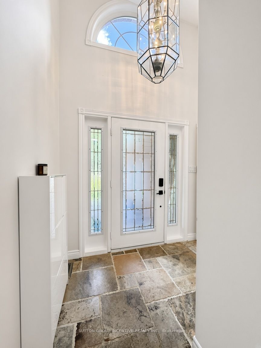 8 Alpine Way, Oro-Medonte, ON L0L 2L0 photo 5
