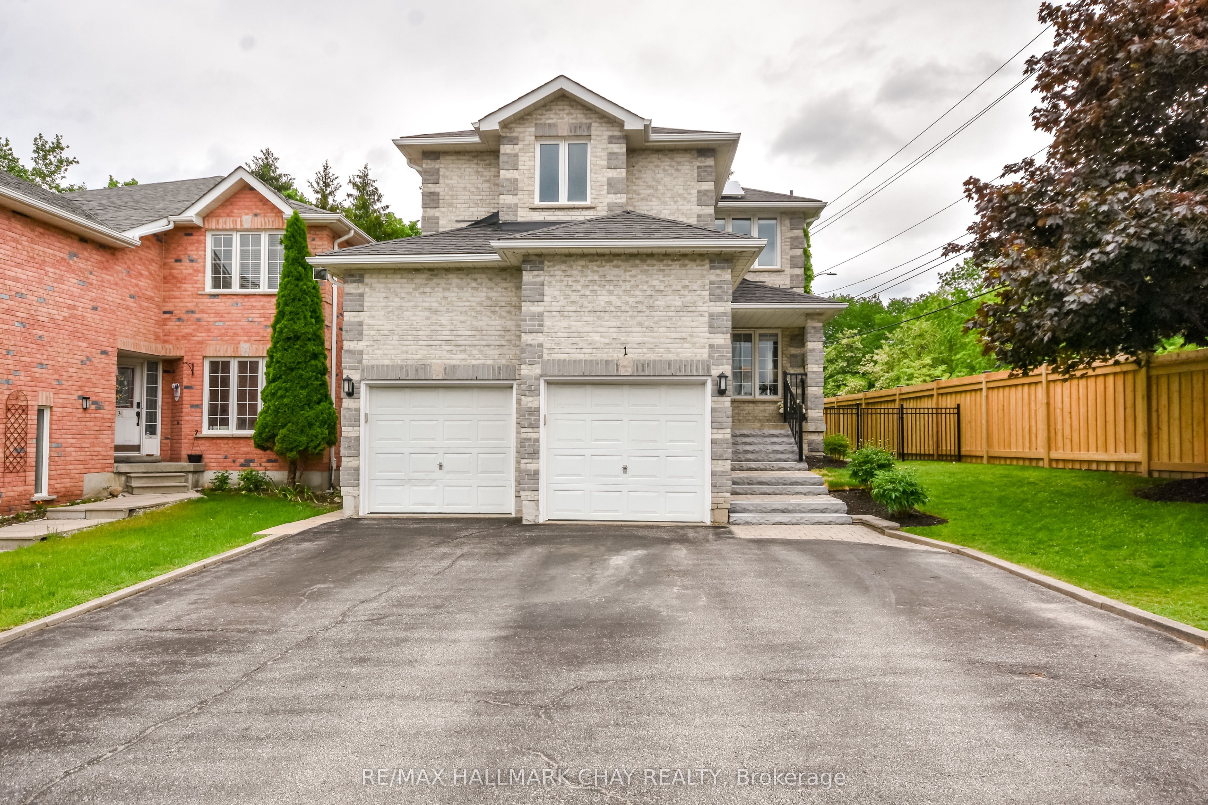 1 Hawkins Drive, Barrie, ON L4N 0A5 photo 2