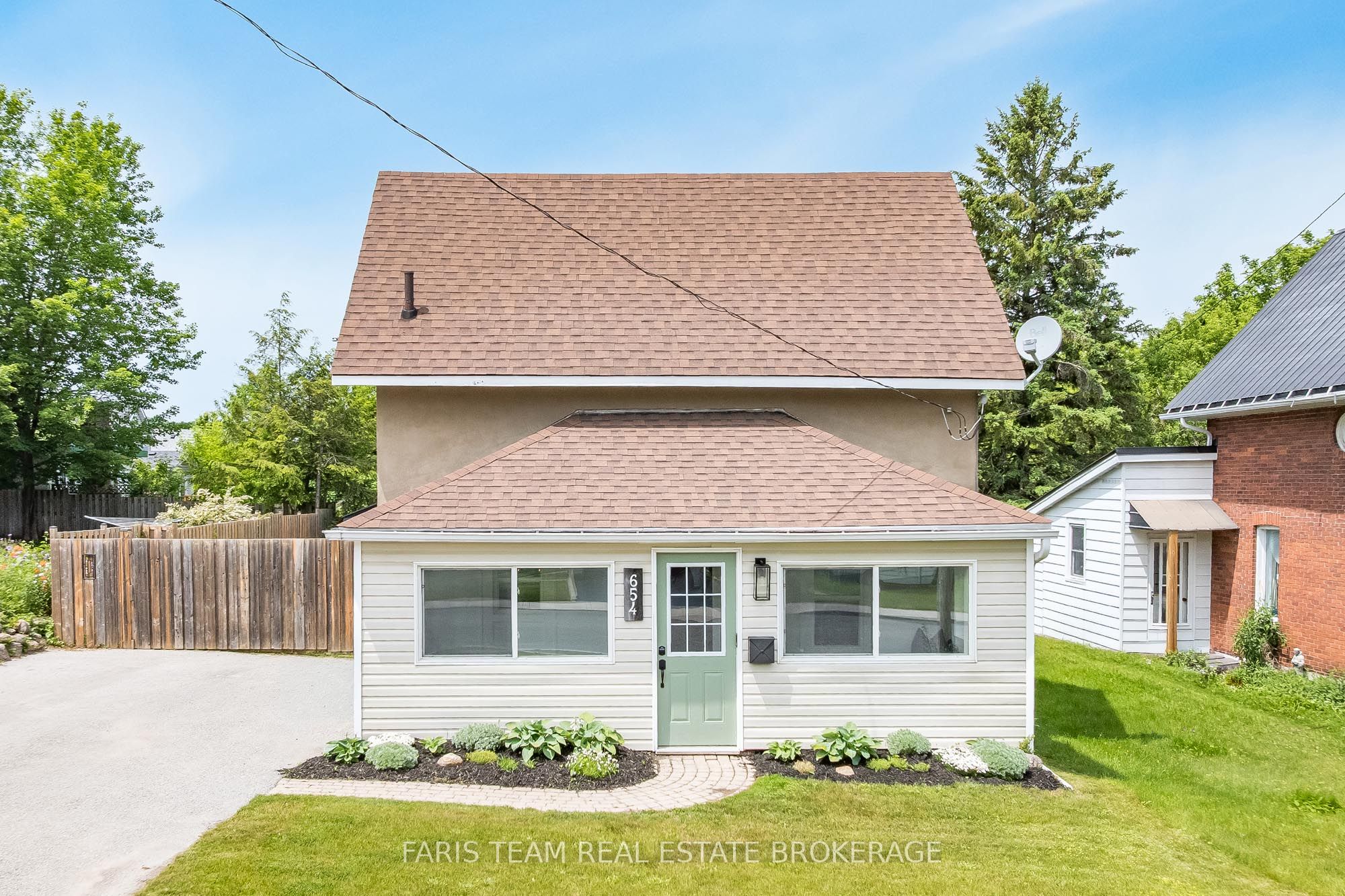 654 Victoria Street, Midland, ON L4R 1A7 photo 2