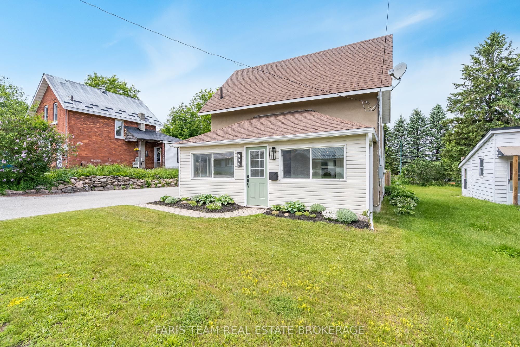 654 Victoria Street, Midland, ON L4R 1A7 photo 3
