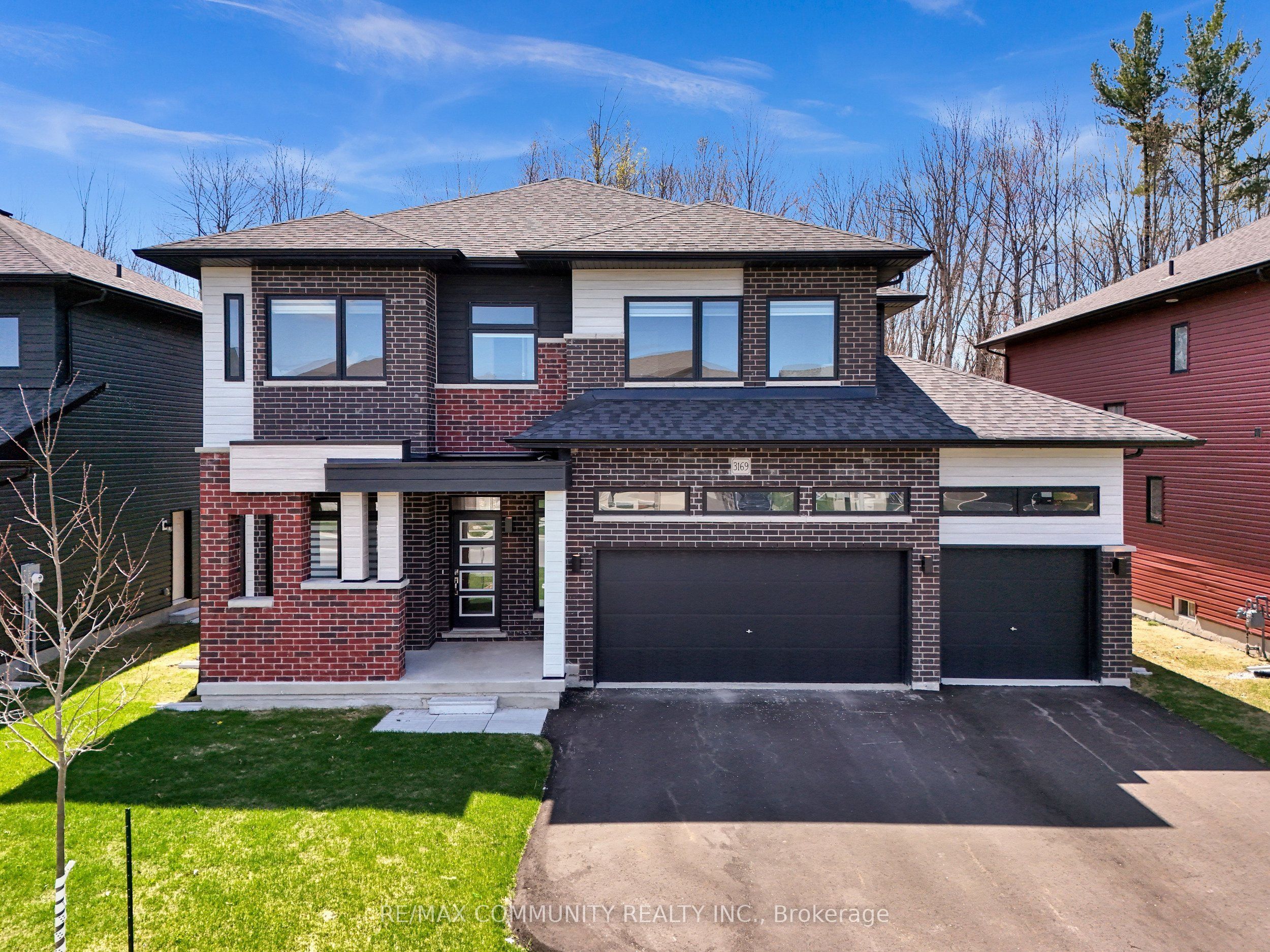 3169 Searidge Street, Severn, ON L3V 0Y4