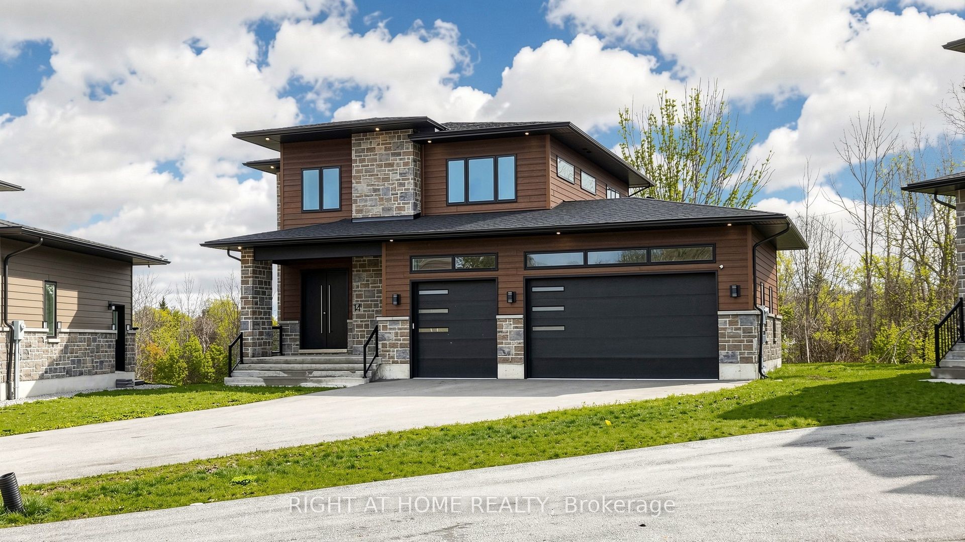 14 Dixon Court, Barrie, ON L4N 7H1 photo 2