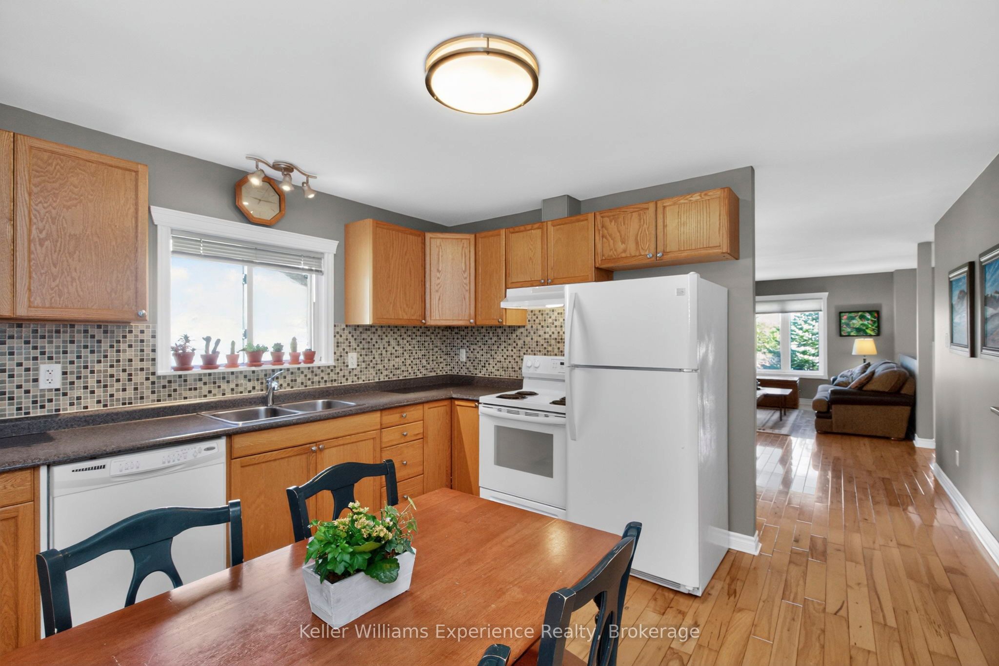 53 Therrien Court, Penetanguishene, ON L9M 1P6 photo 3