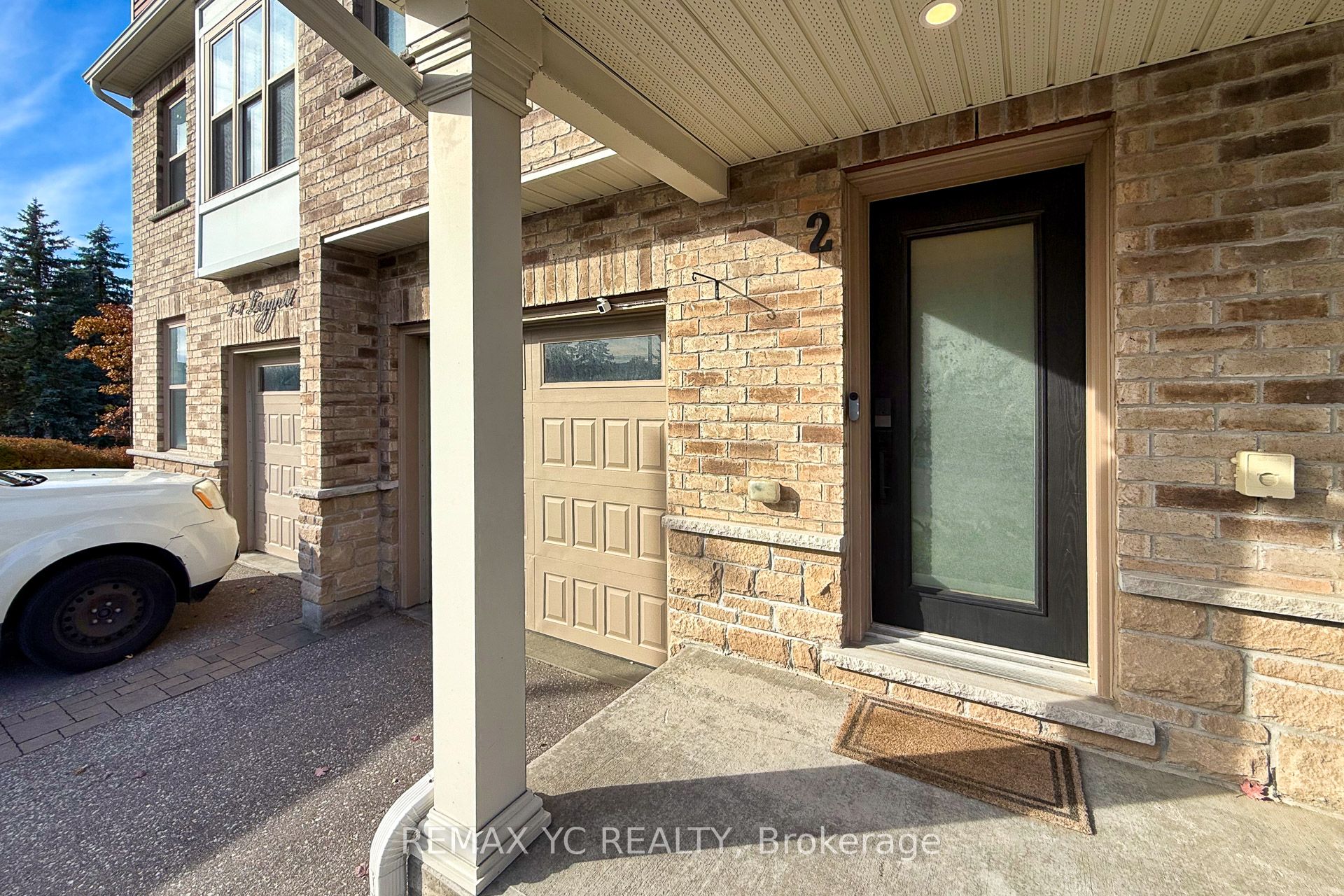 1 Leggott Avenue 2, Barrie, ON L4N 6B1 photo 2