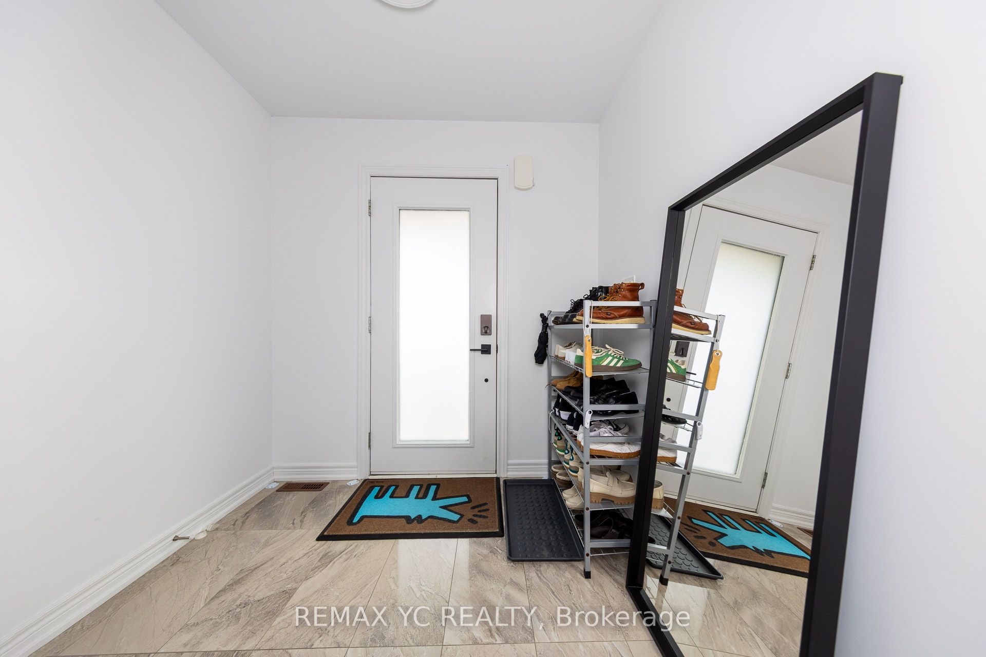 1 Leggott Avenue 2, Barrie, ON L4N 6B1 photo 3