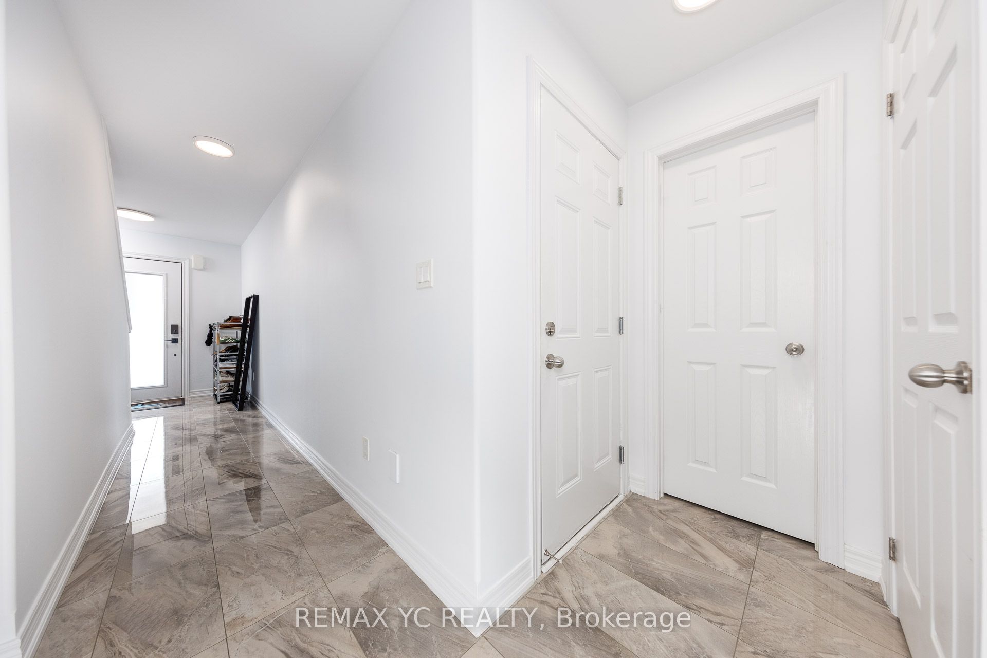 1 Leggott Avenue 2, Barrie, ON L4N 6B1 photo 4