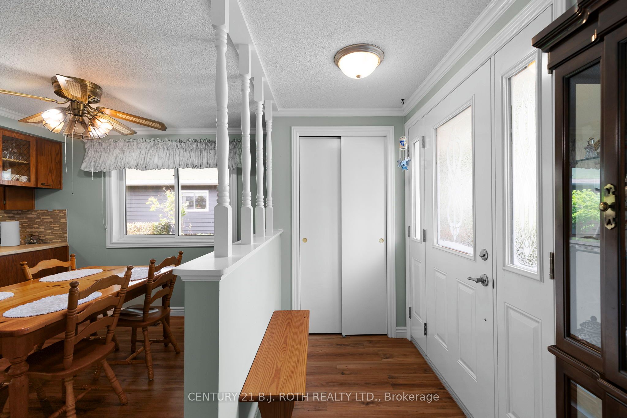 19 Maple Crescent, Oro-Medonte, ON L0L 1T0 photo 2