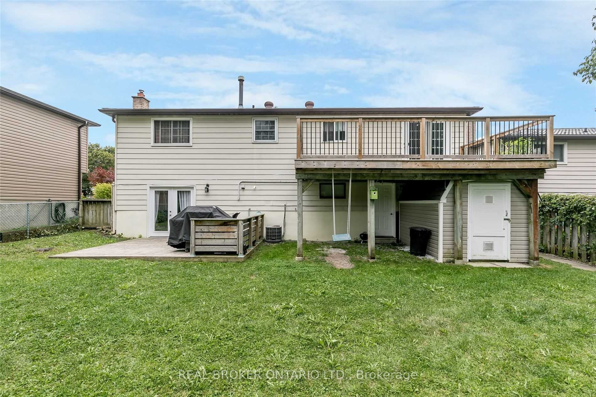 18 Chippawa Court Upper, Barrie, ON L4M 5N8 photo 2