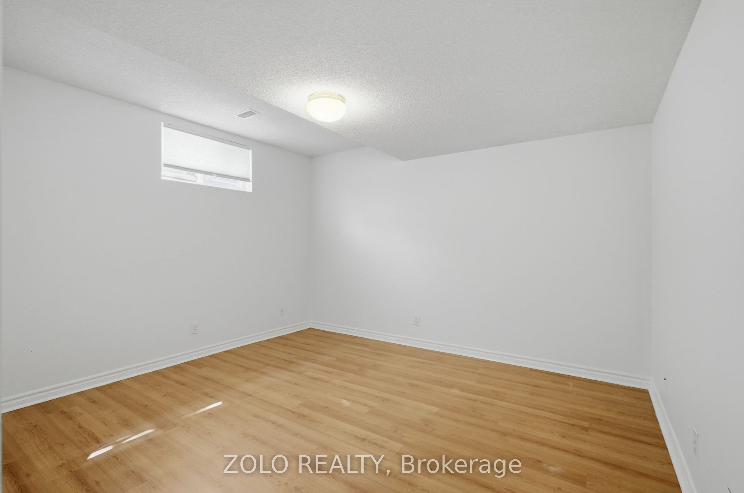 109 Sovereigns Gate S Basement, Barrie, ON L4N 0Y9 photo 4