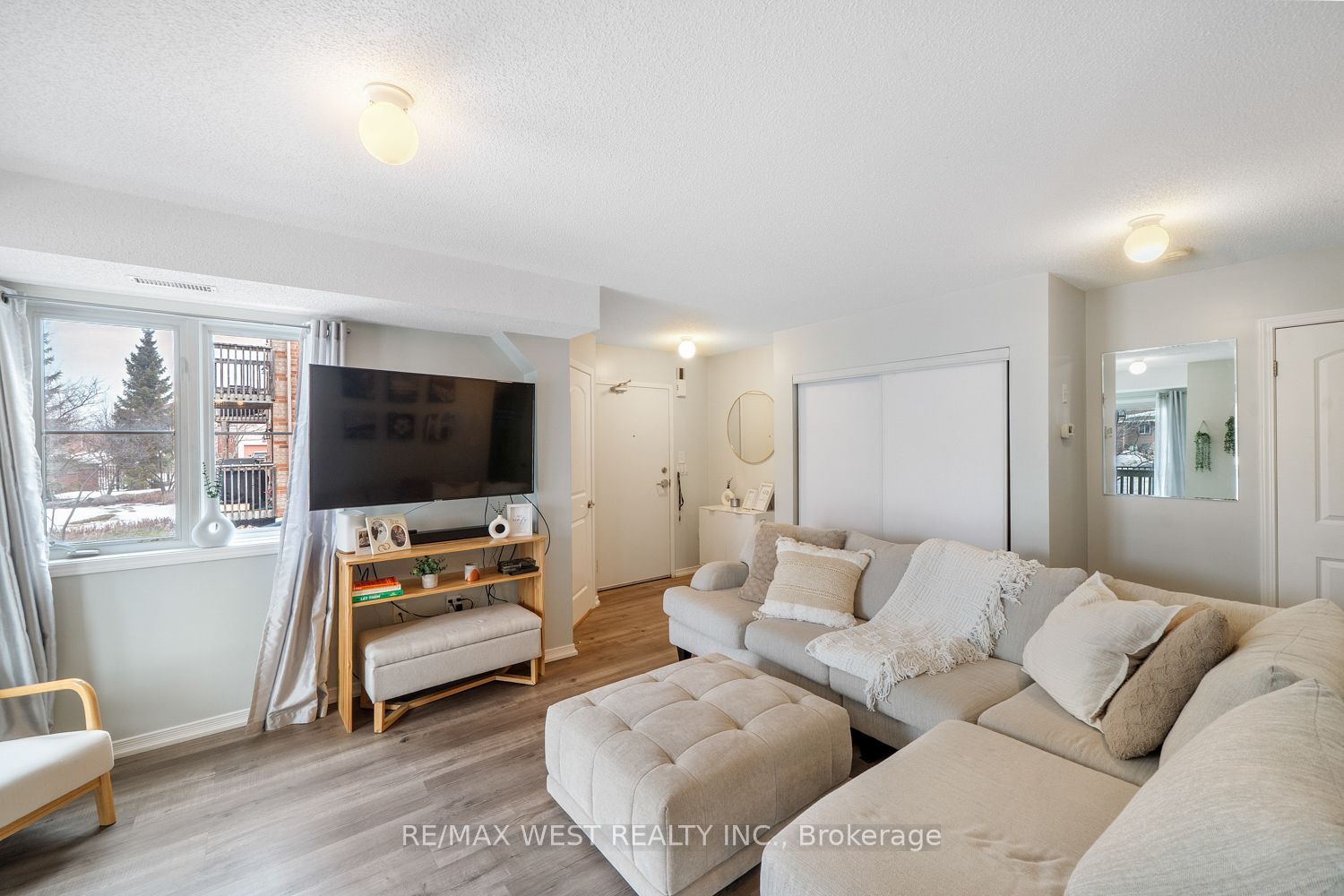 17 Cheltenham Road 4, Barrie, ON L4M 0E7 photo 3