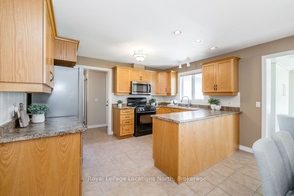 77 Pennsylvania Avenue, Wasaga Beach, ON L9Z 3A8 photo 3