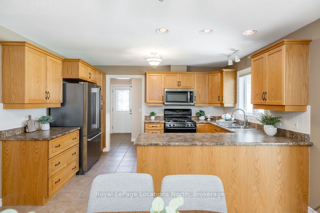 77 Pennsylvania Avenue, Wasaga Beach, ON L9Z 3A8 photo 4