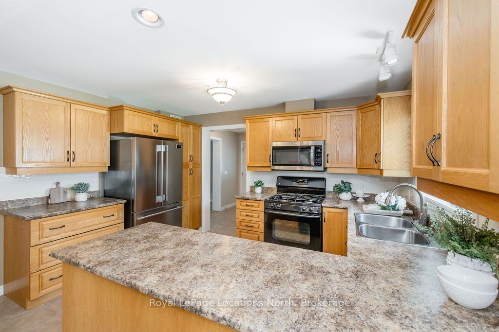 77 Pennsylvania Avenue, Wasaga Beach, ON L9Z 3A8 photo 5