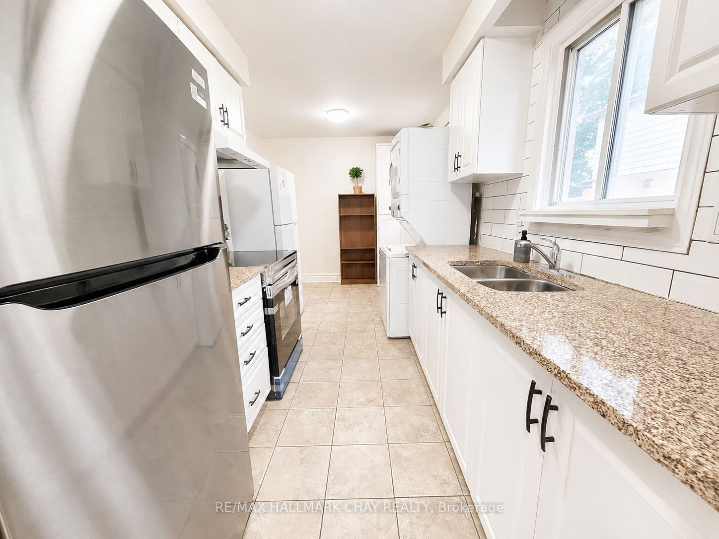 88 B Bernick Drive UPPER, Barrie, ON L4M 2V6 photo 4