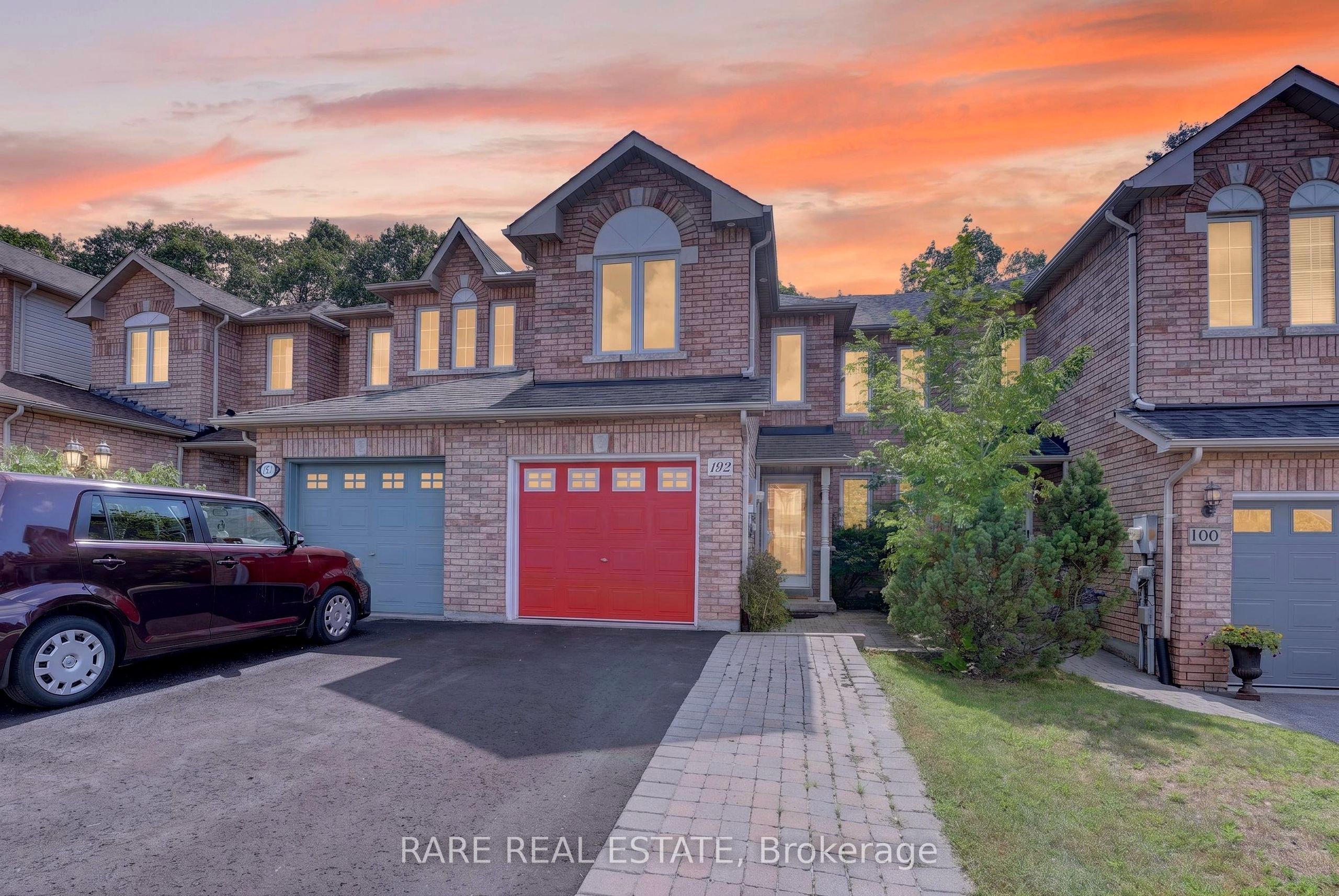 102 Hawthorne Crescent, Barrie, ON L4N 9Y9