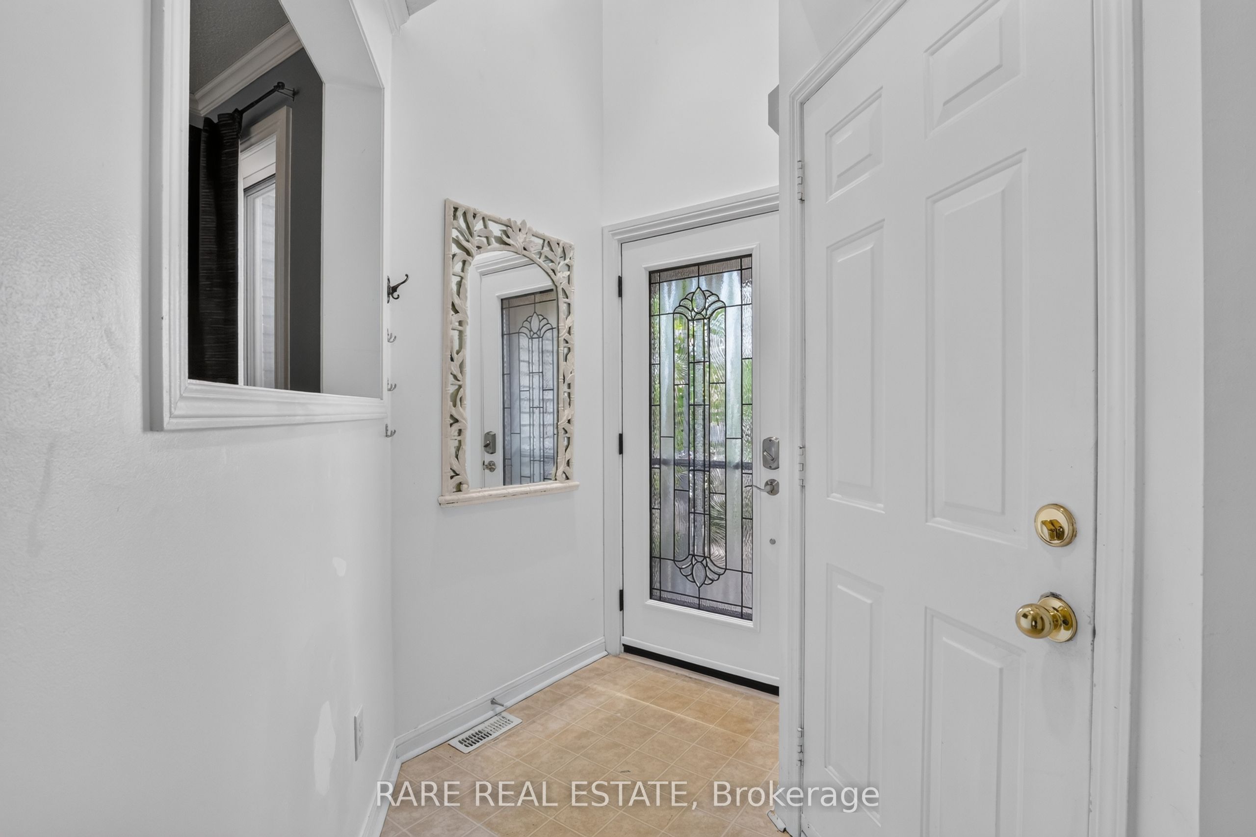 102 Hawthorne Crescent, Barrie, ON L4N 9Y9 photo 2