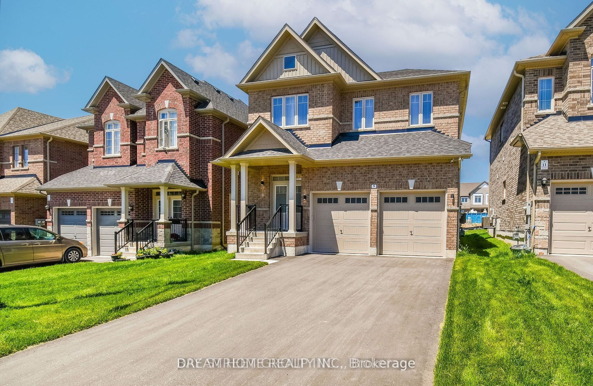 9 Copperhill Heights, Barrie, ON L9S 0K6