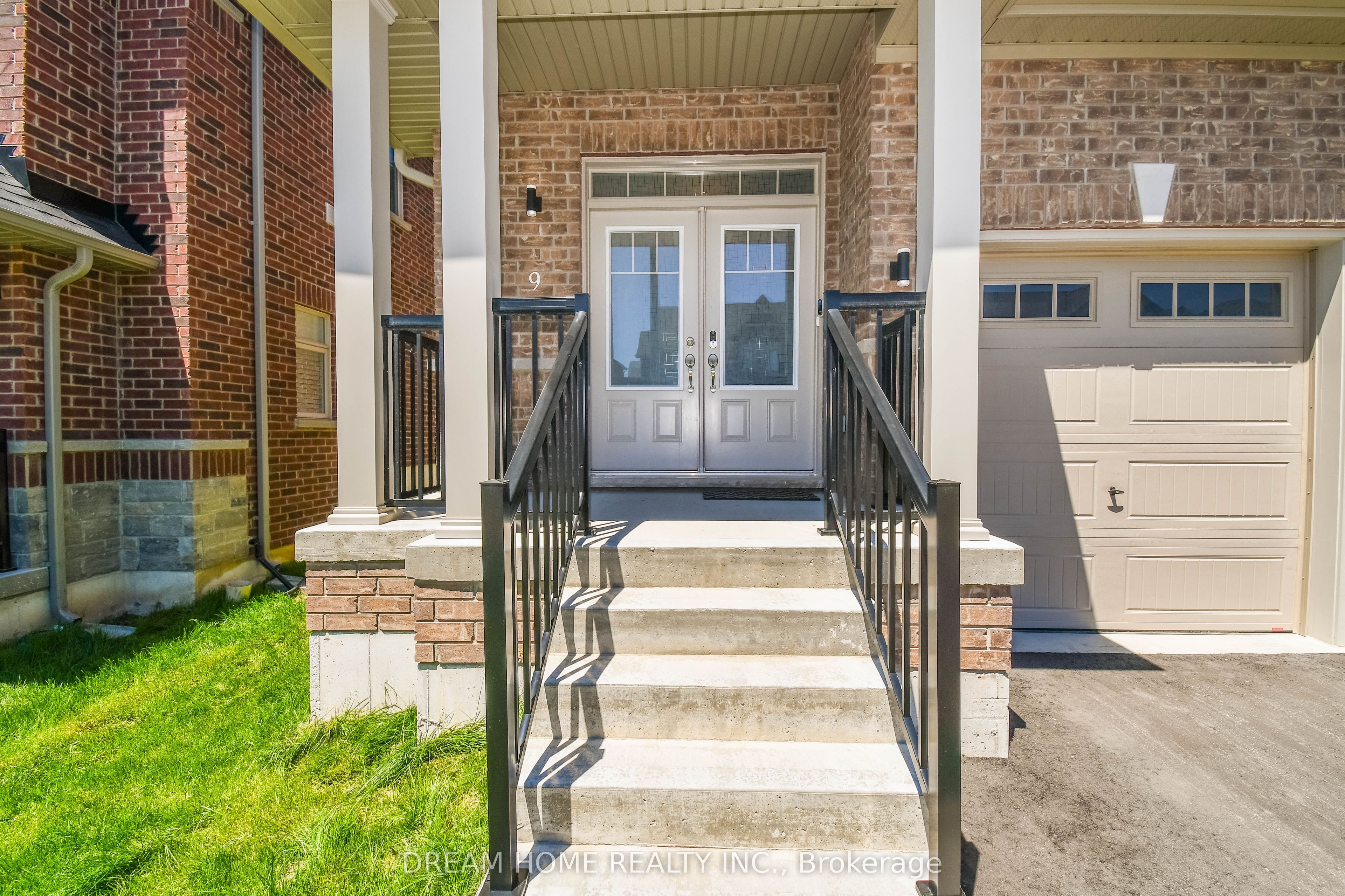 9 Copperhill Heights, Barrie, ON L9S 0K6 photo 2