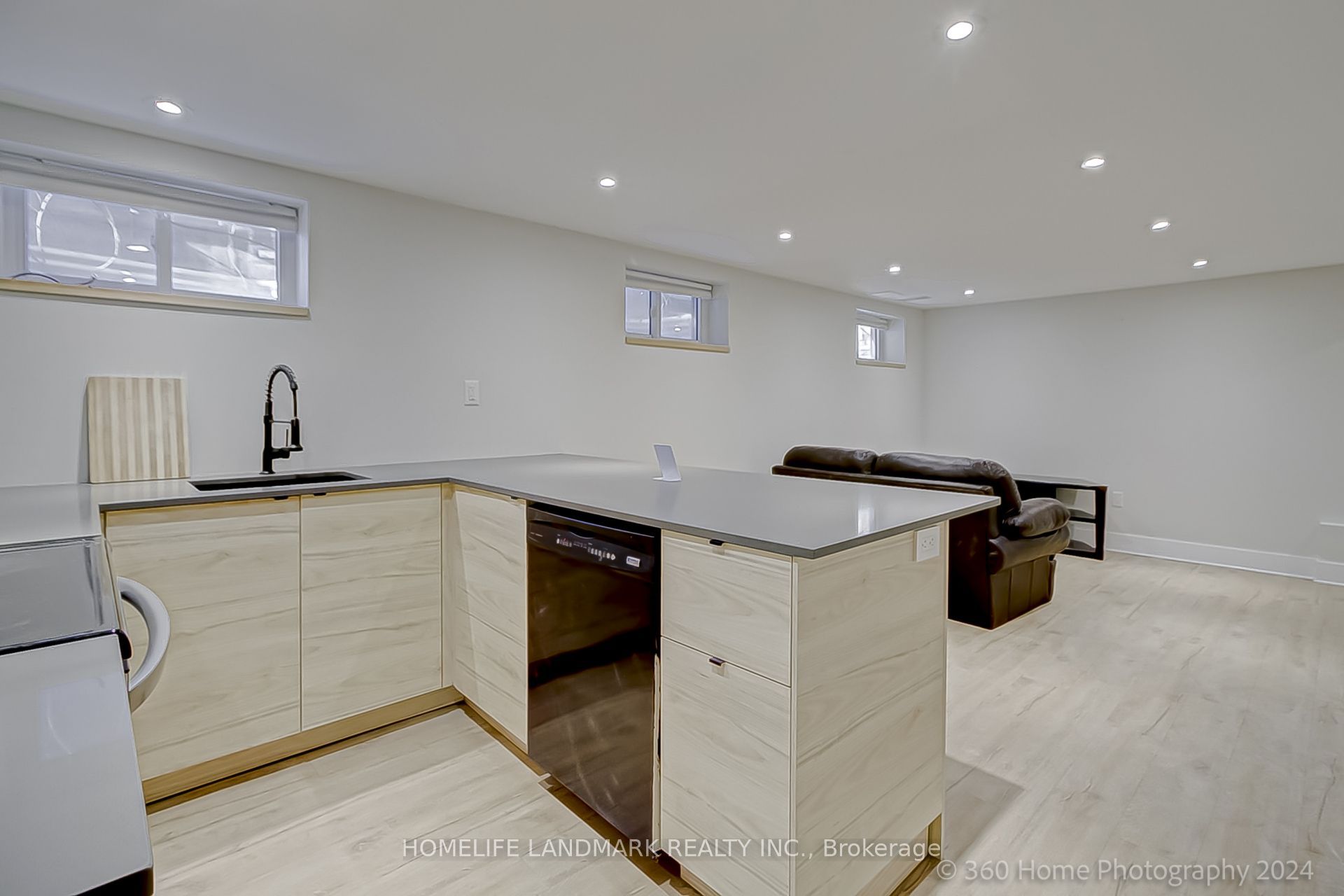 206 Napier Street BSMT, Barrie, ON L4M 1W8 photo 4