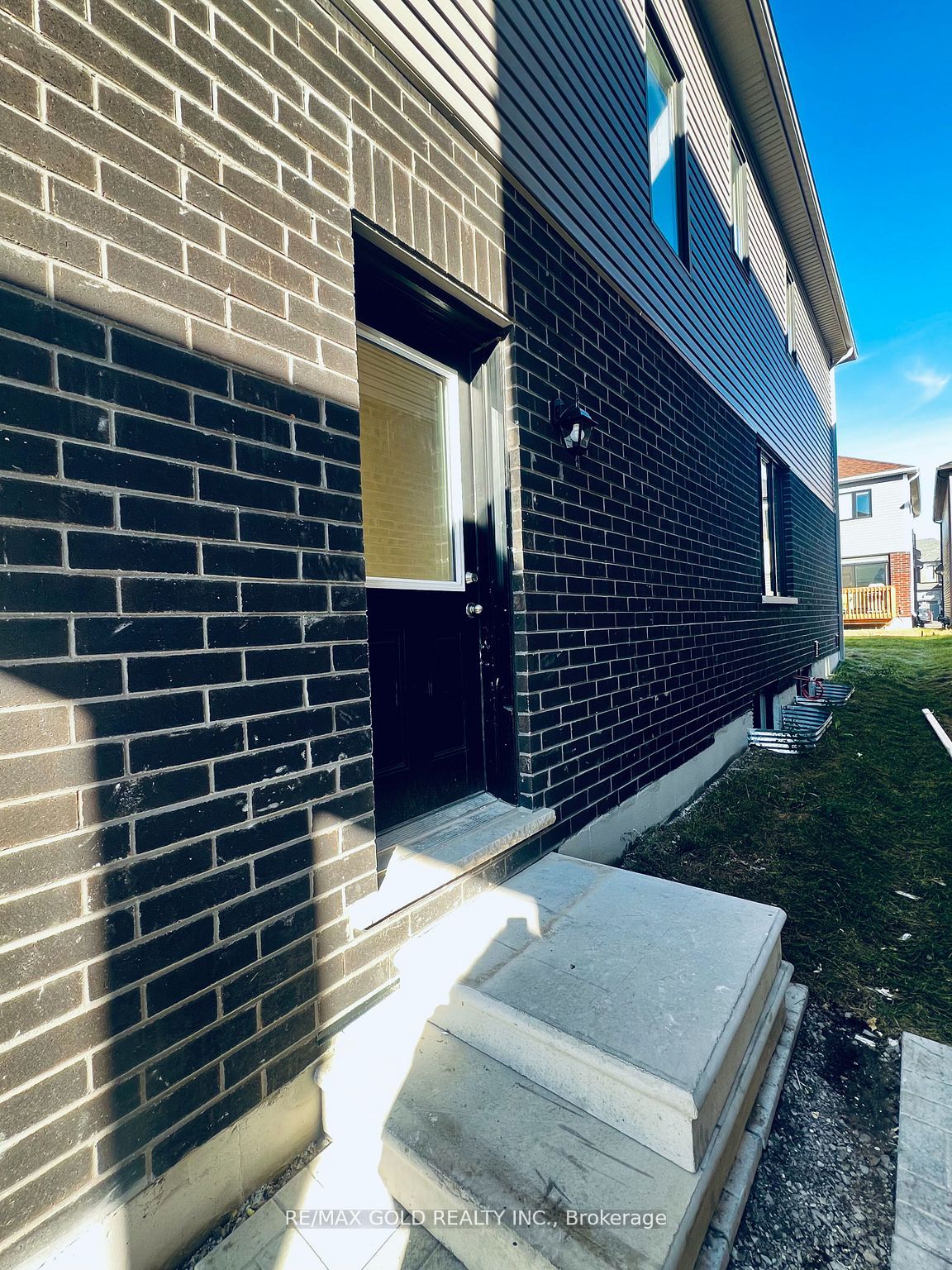 24 Hylton Drive Unit 1- Basement, Barrie, ON L9J 0W5