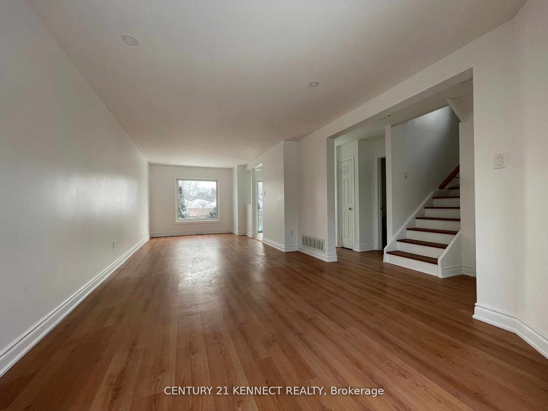 35 Drake Drive, Barrie, ON L4N 8X4 photo 2